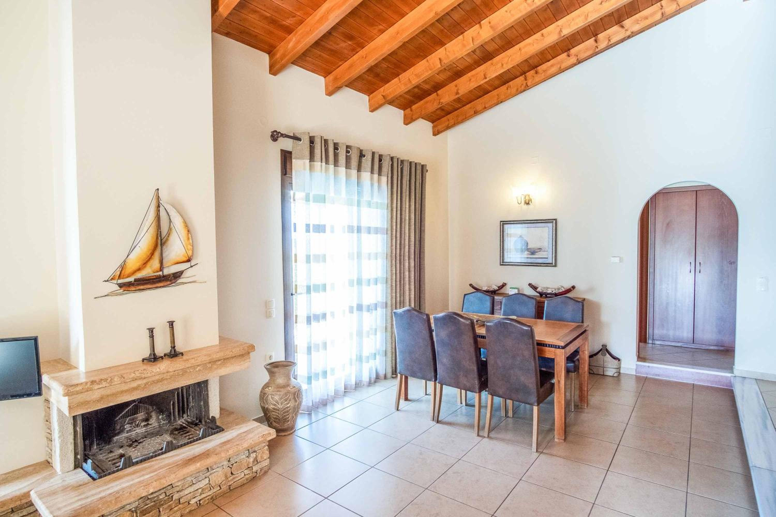 Apolis Luxury Villa