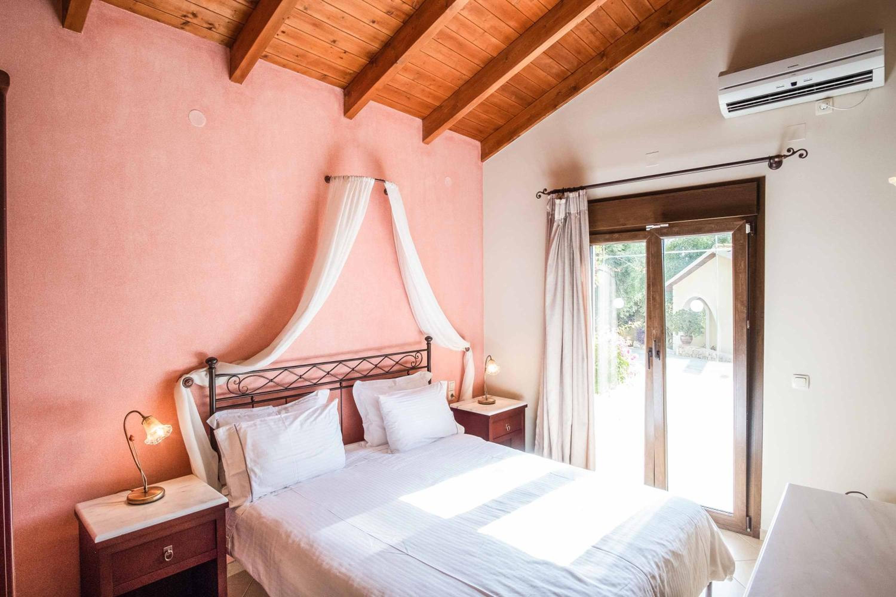 Apolis Luxury Villa