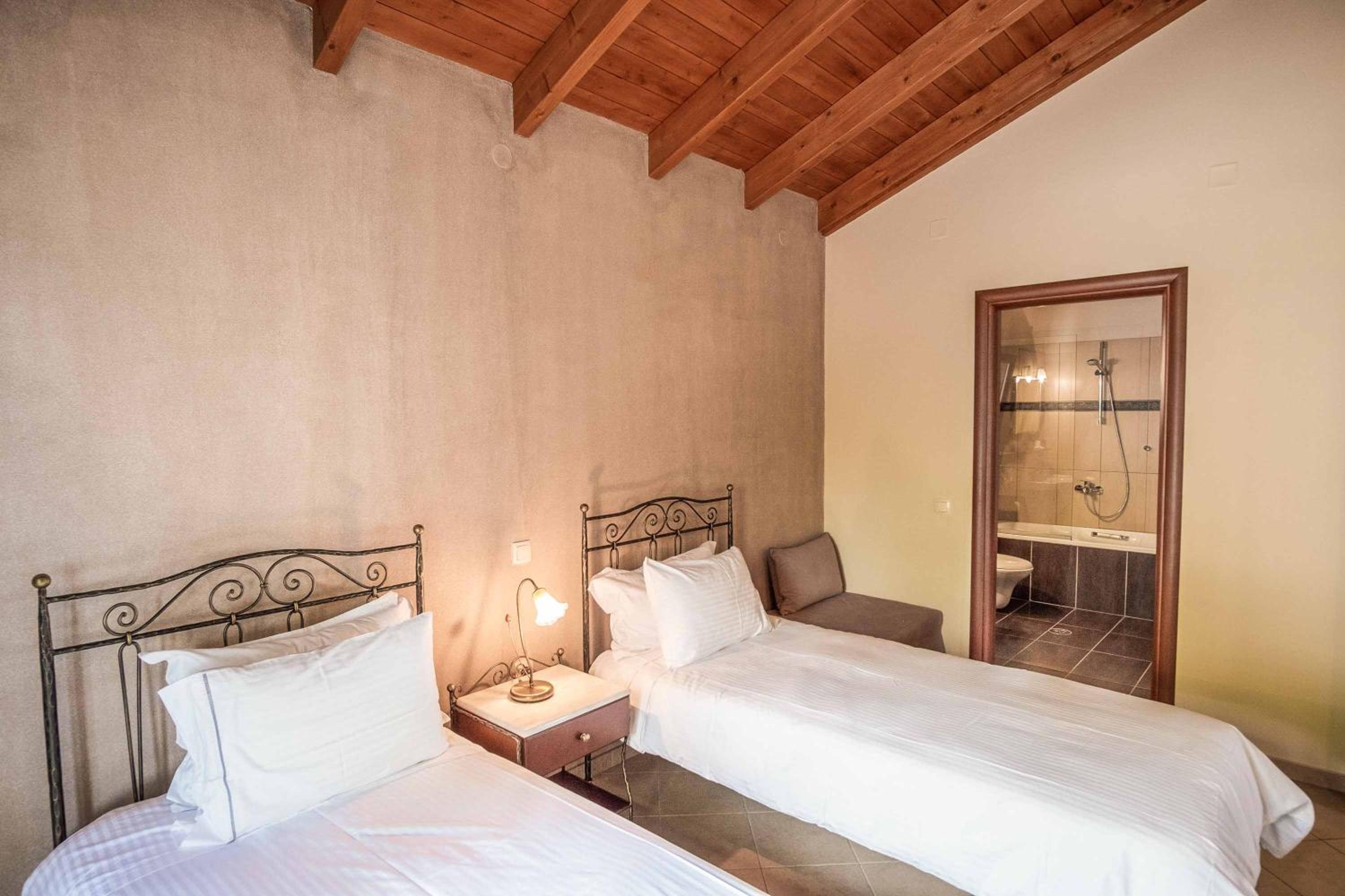 Apolis Luxury Villa