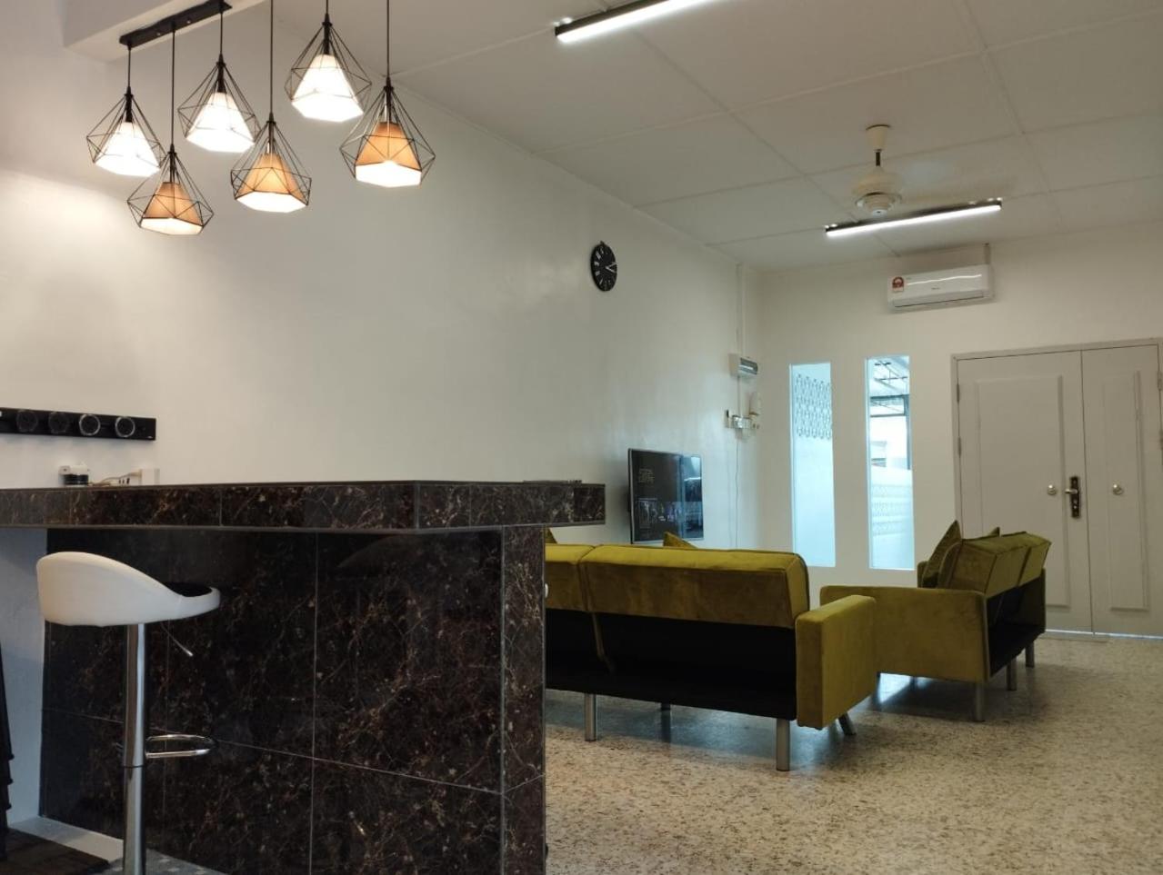 Batu Pahat Taman Banang Homestay