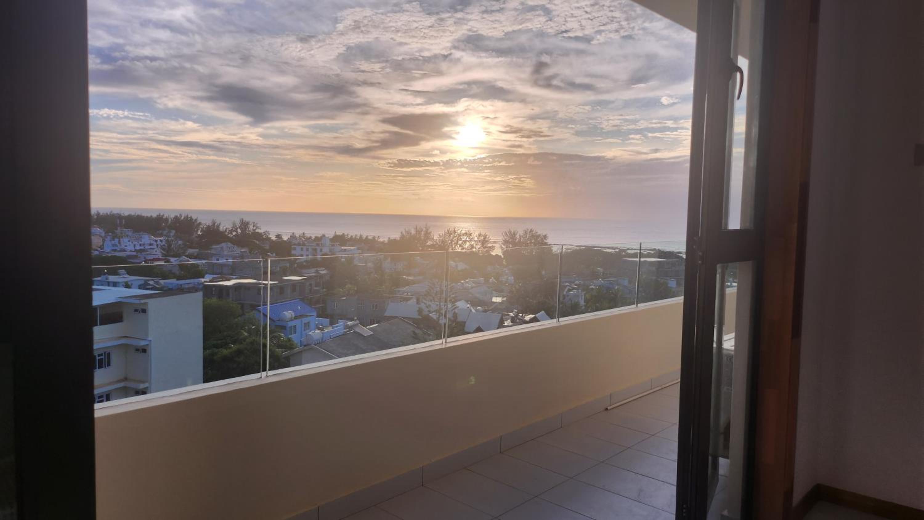 SEAVIEW LUXURY APPARTMENT view 2