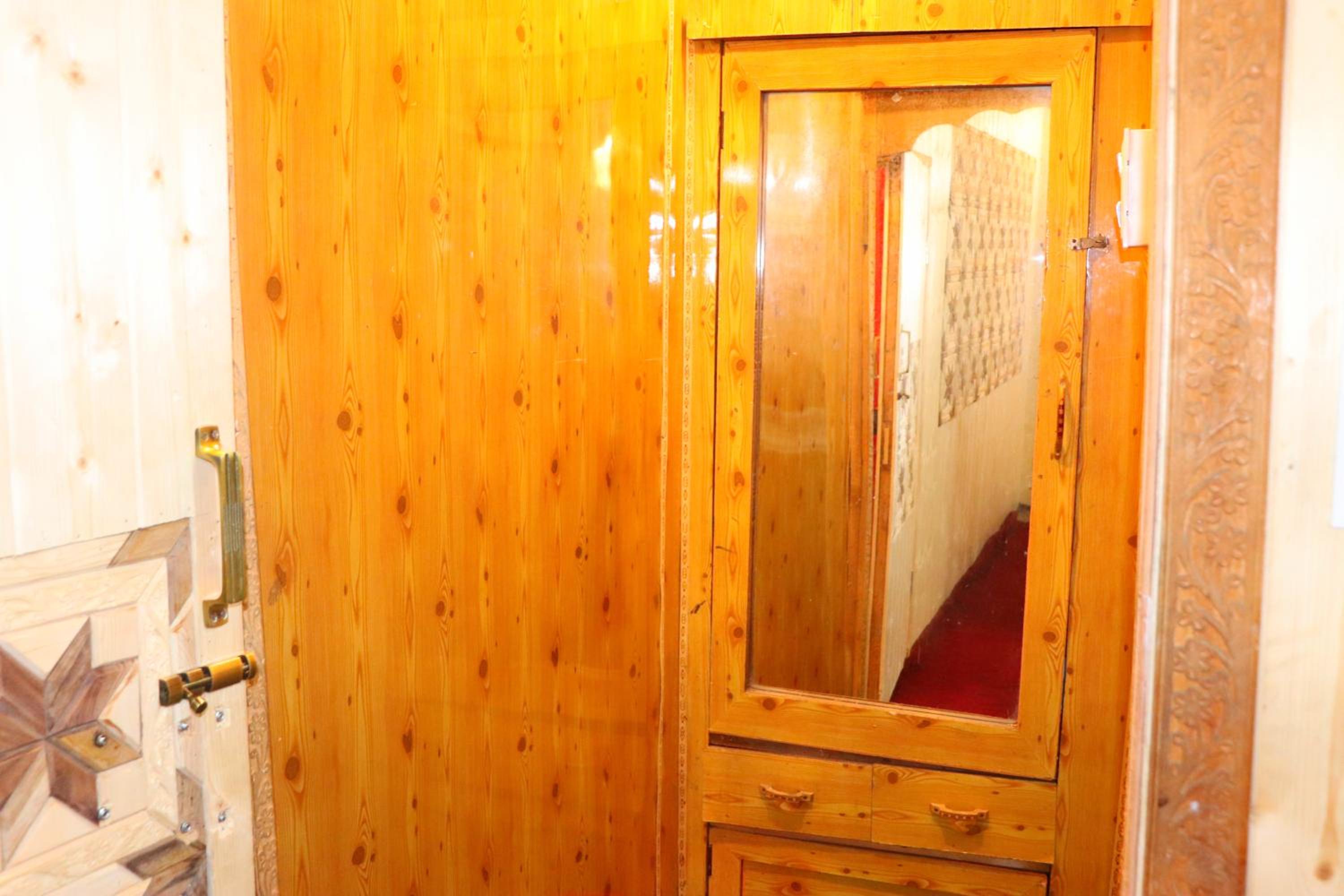 House Boat New Pala Palace