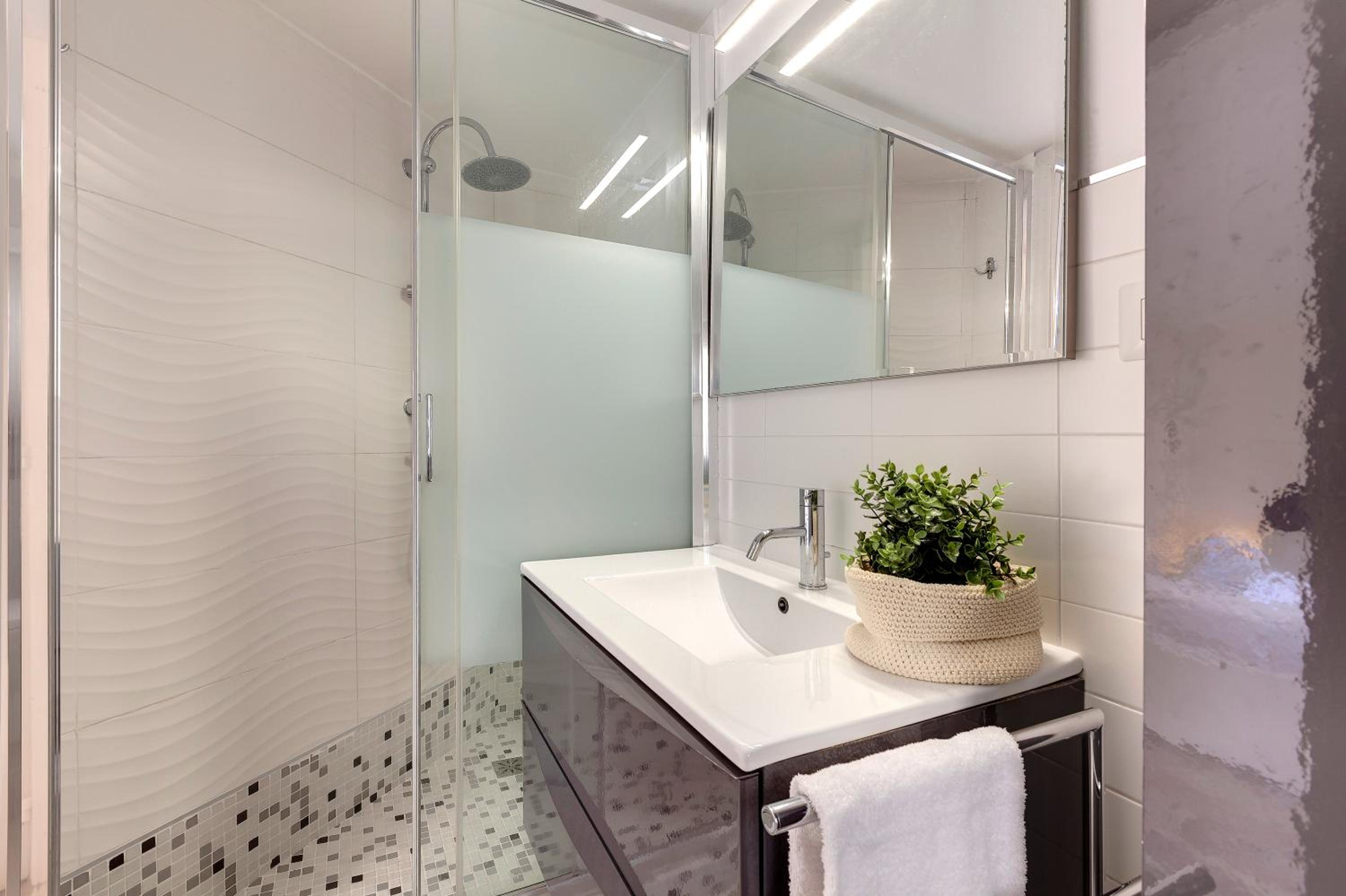 Rachel Apartment by Mamo Florence