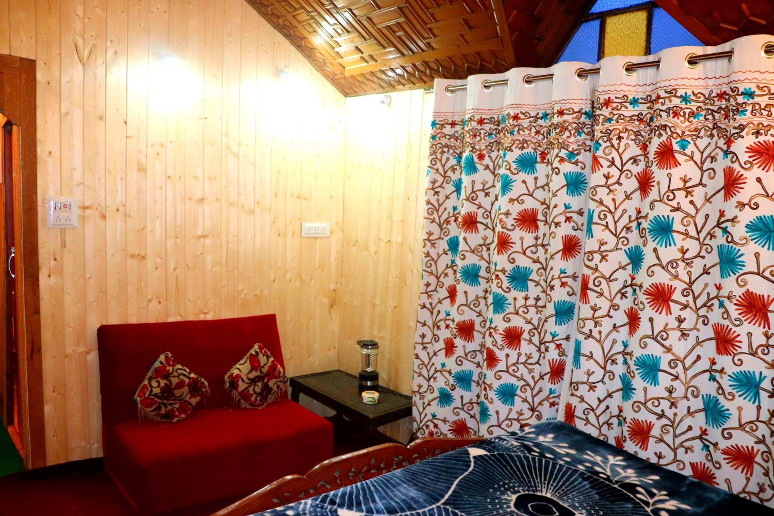 House Boat New Pala Palace