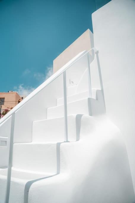 Hotel AKRI santorini with heated jacuzzi - Image 1