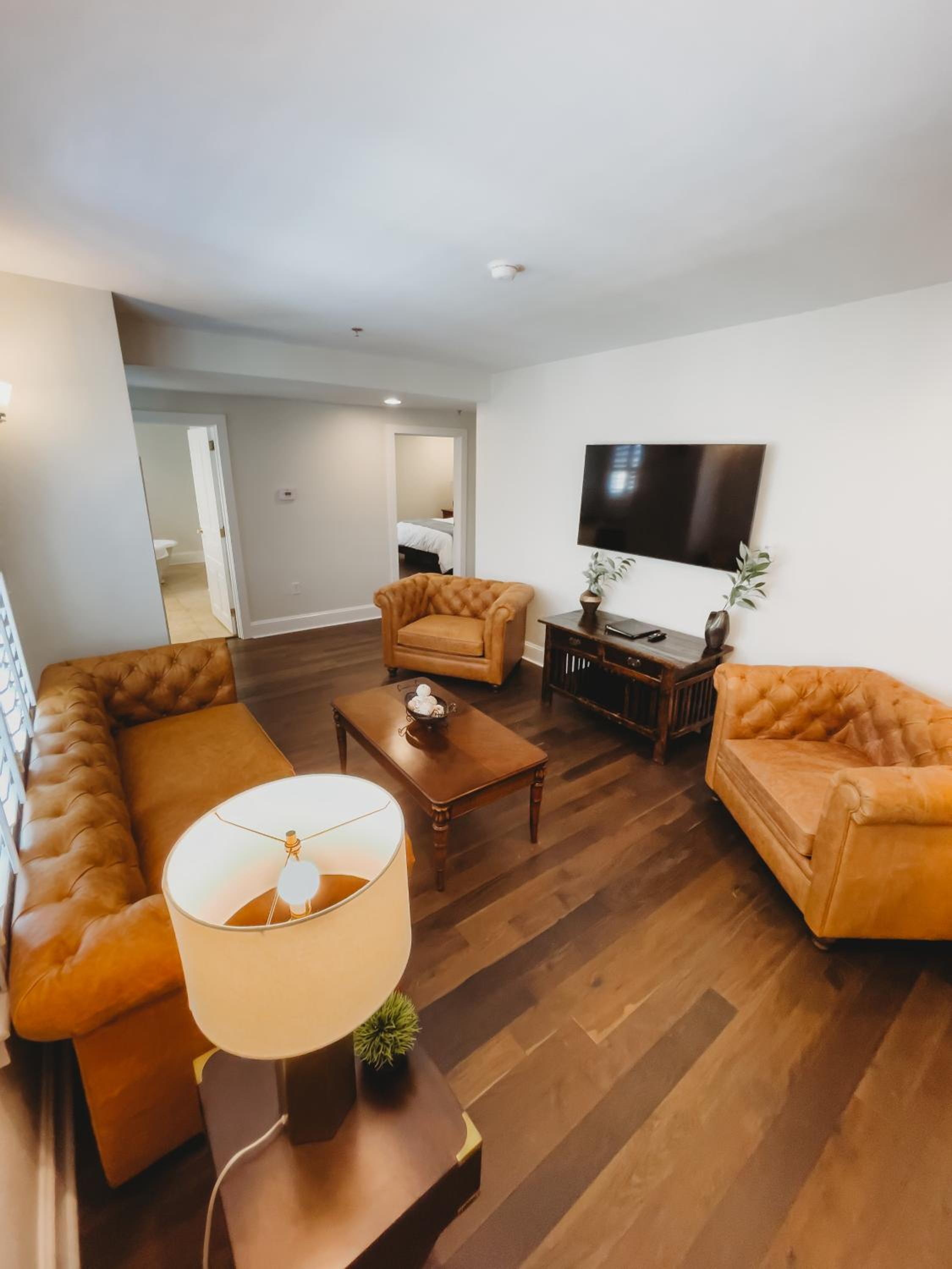 Sanford Vacations - The Jefferson Inn - Property Image 5