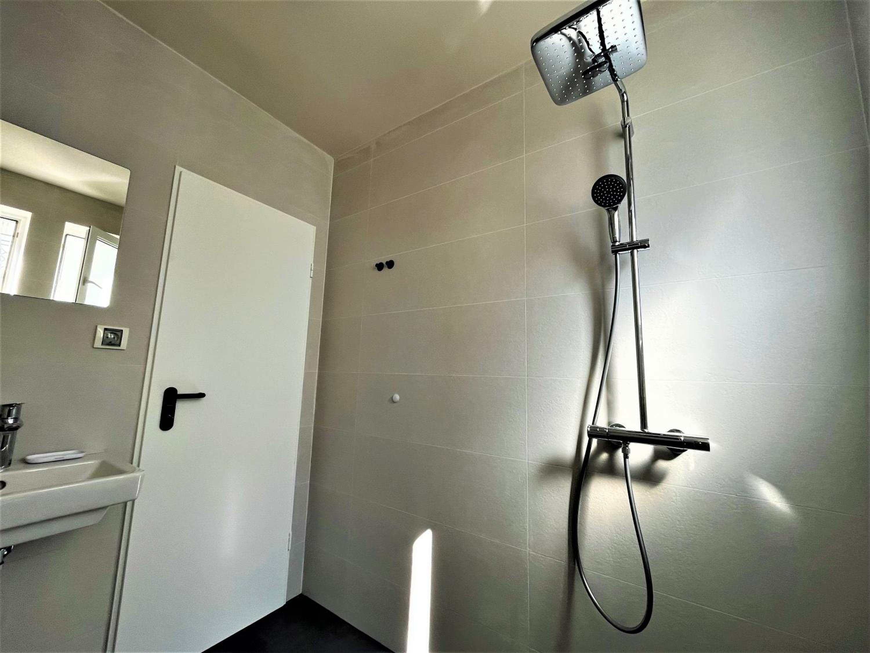 Bravo 5 Holiday Home