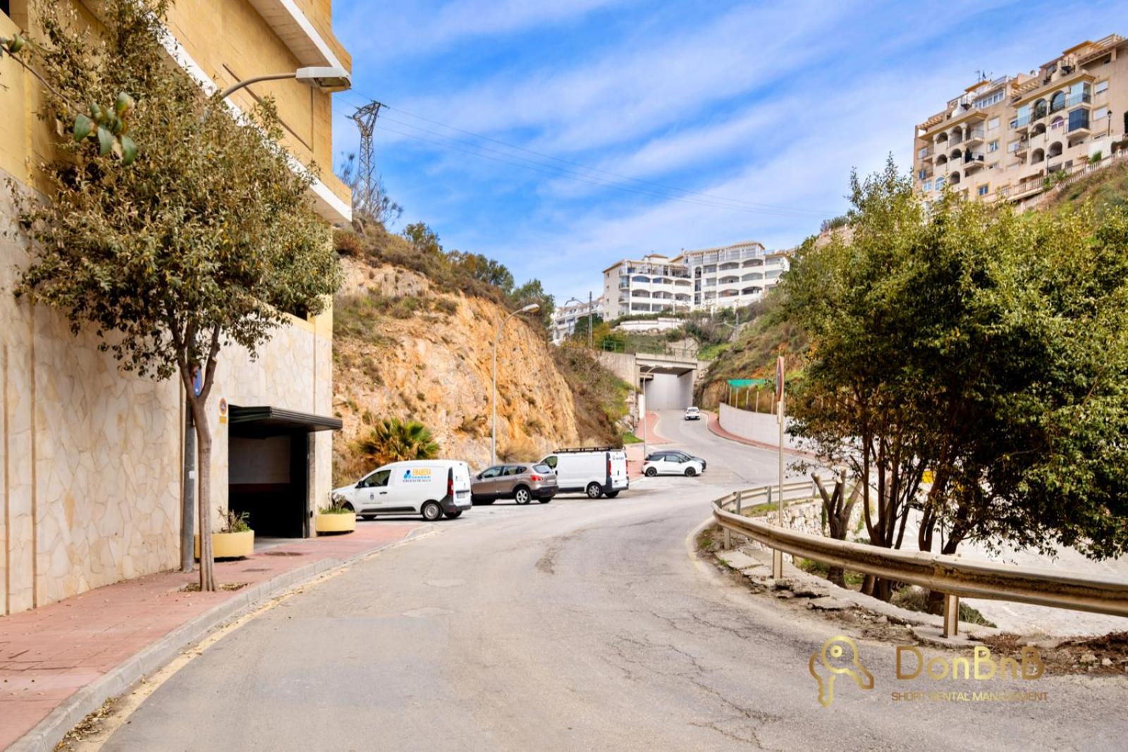 Cozy apartment with sea view and private parking in Fuengirola