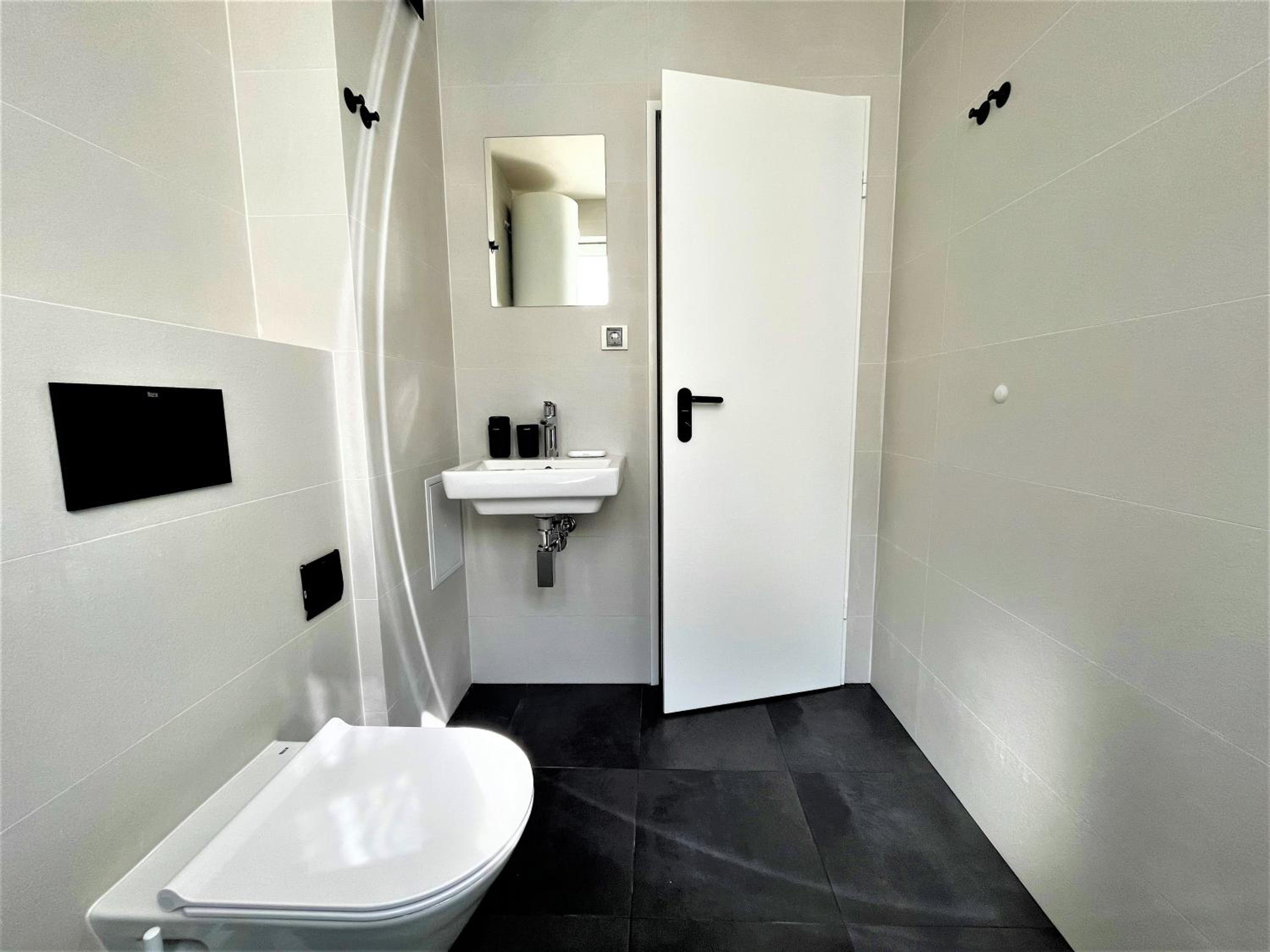 Bravo 5 Holiday Home