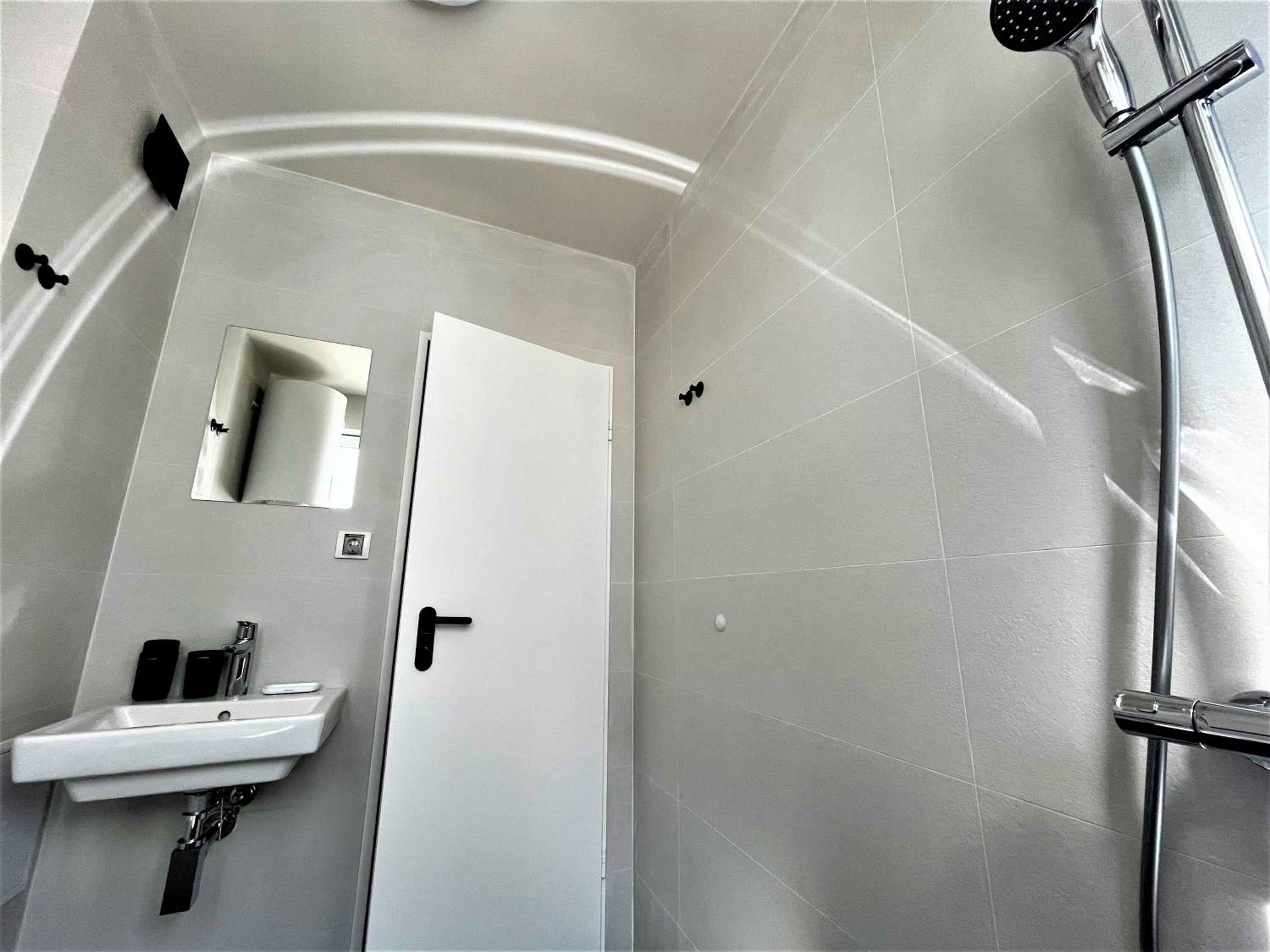 Bravo 5 Holiday Home