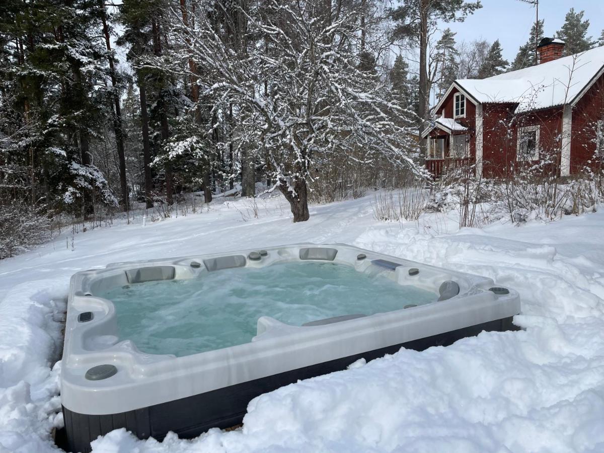 Hotel Genuine 100 Year Old Countryside Cottage