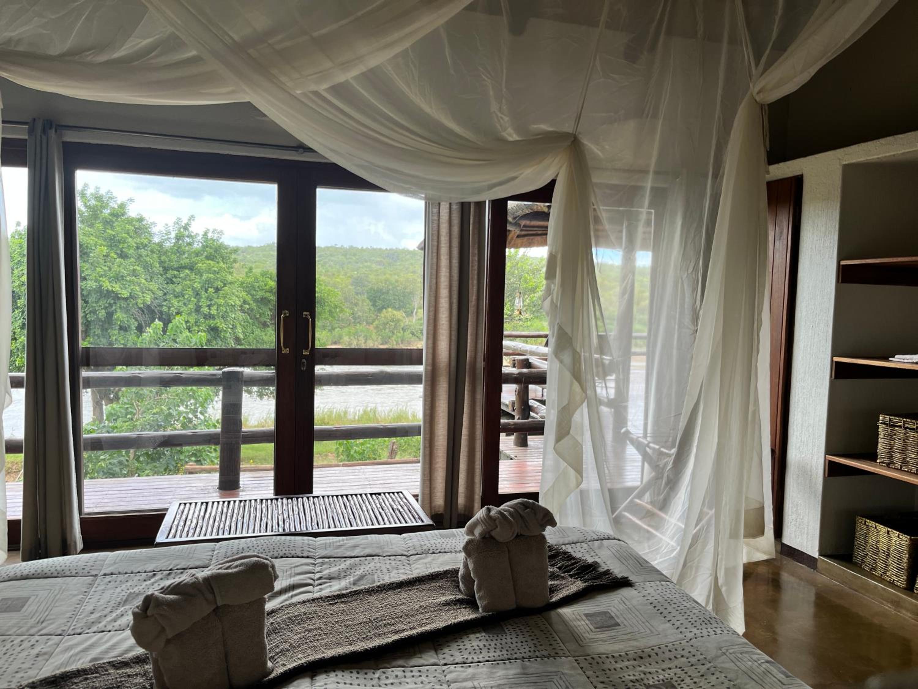 Nyati Safari Lodge