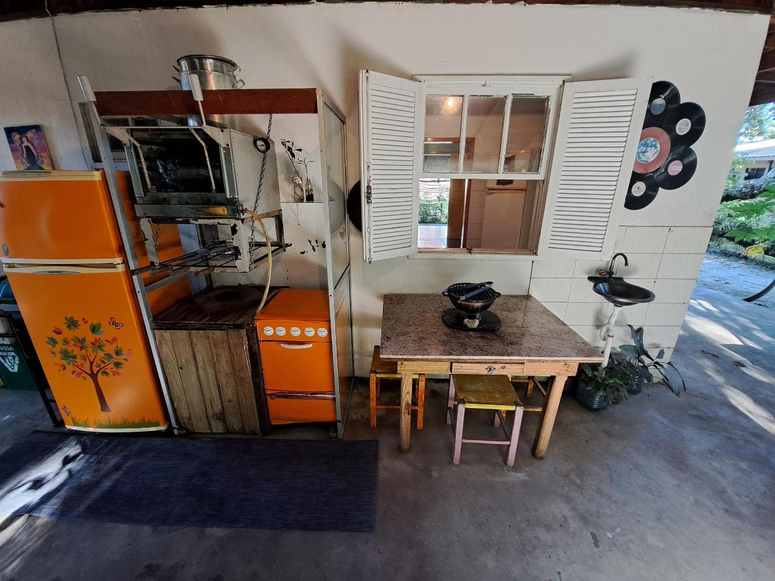 Casa Estilosa e Rústica com Vista para o Pôr do Sol da Ilha do Mel!