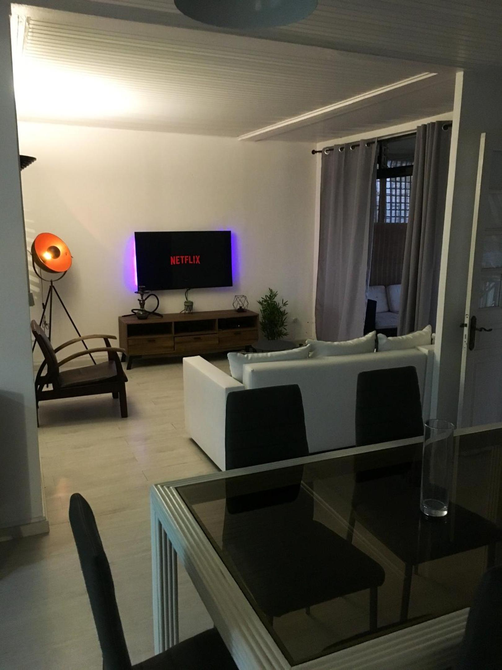 Appartement spacieux Fort de France avec balcon et parking view 4