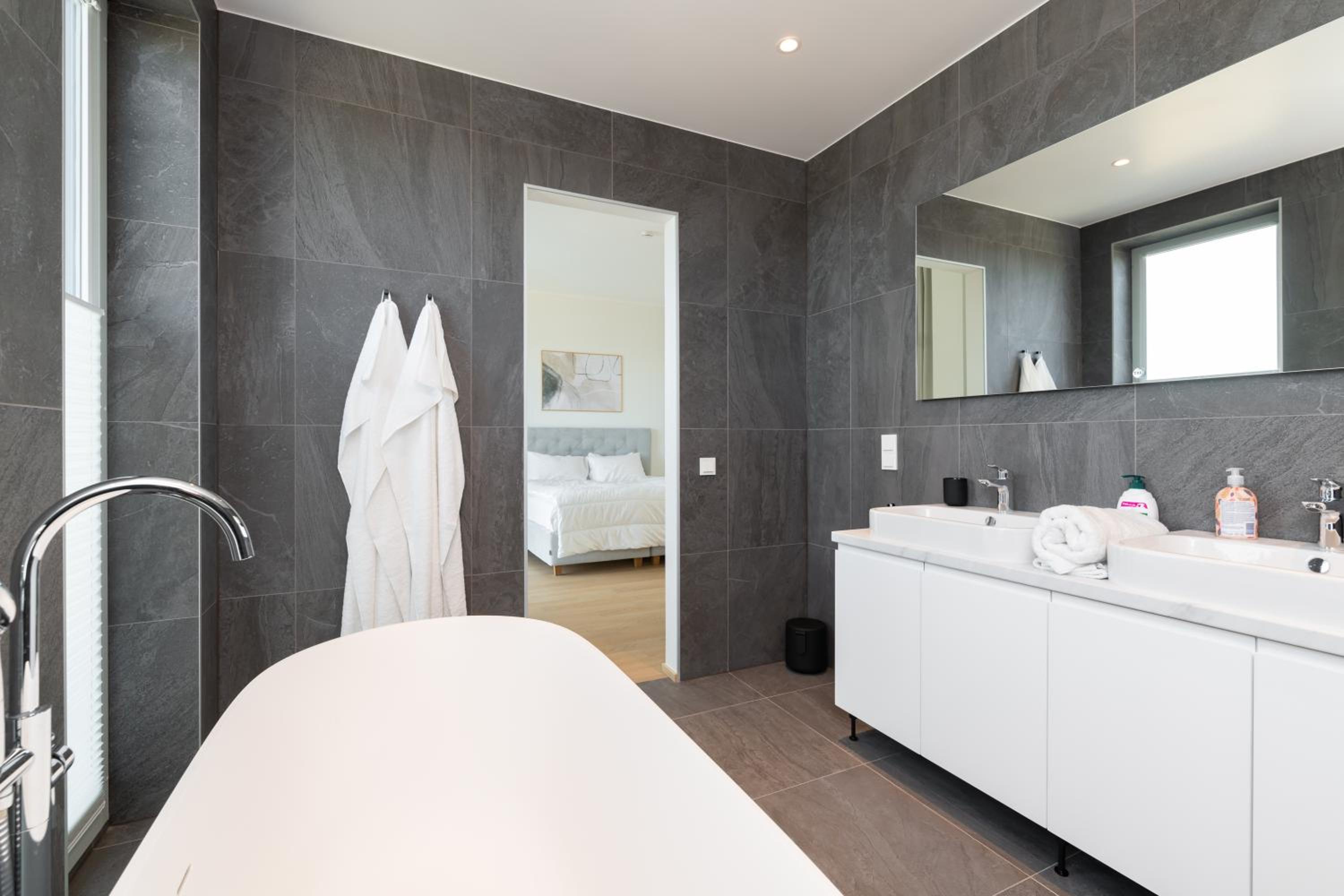 4bdr Modern and Stylish Apartment near Kadriorg with Free Parking
