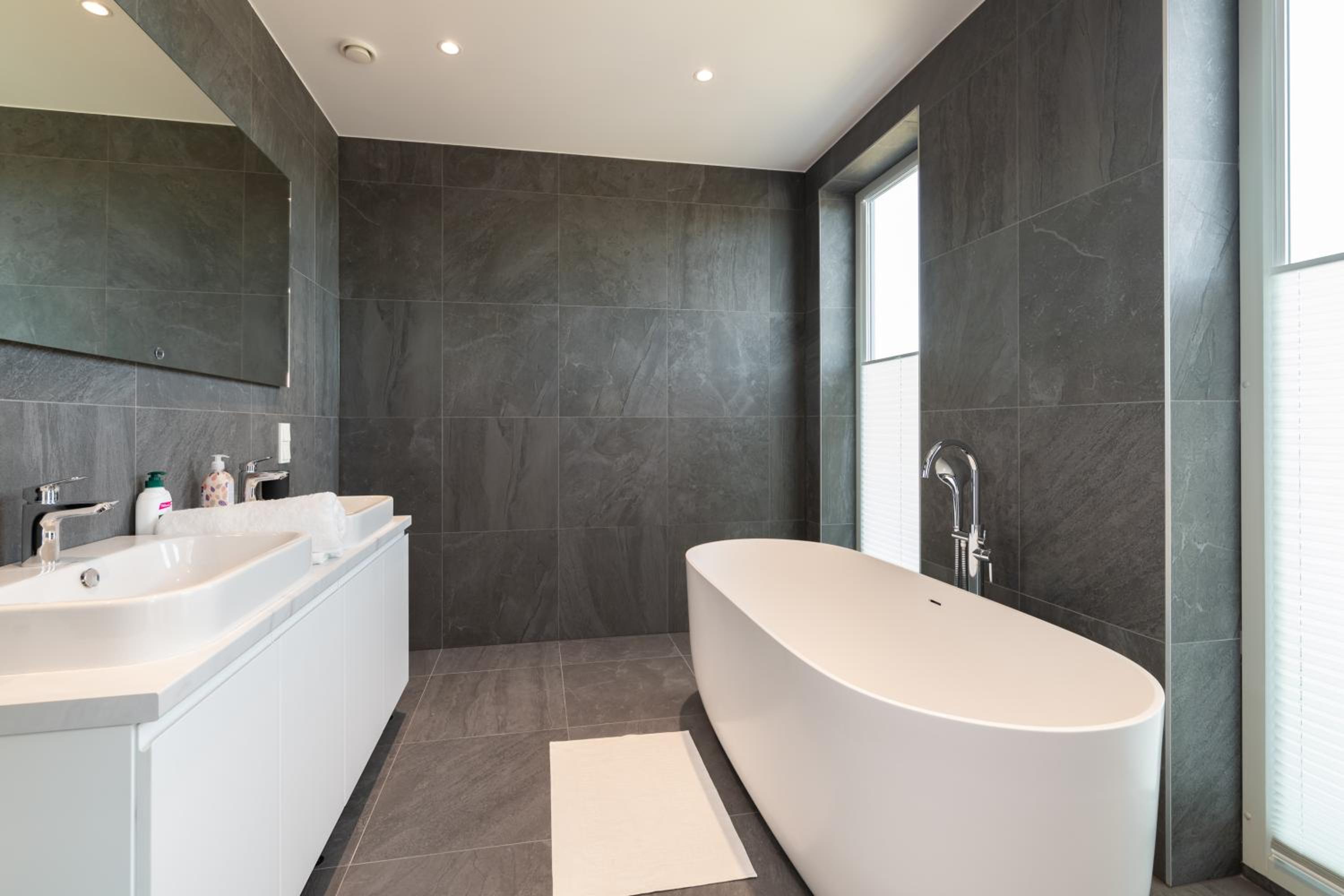 4bdr Modern and Stylish Apartment near Kadriorg with Free Parking