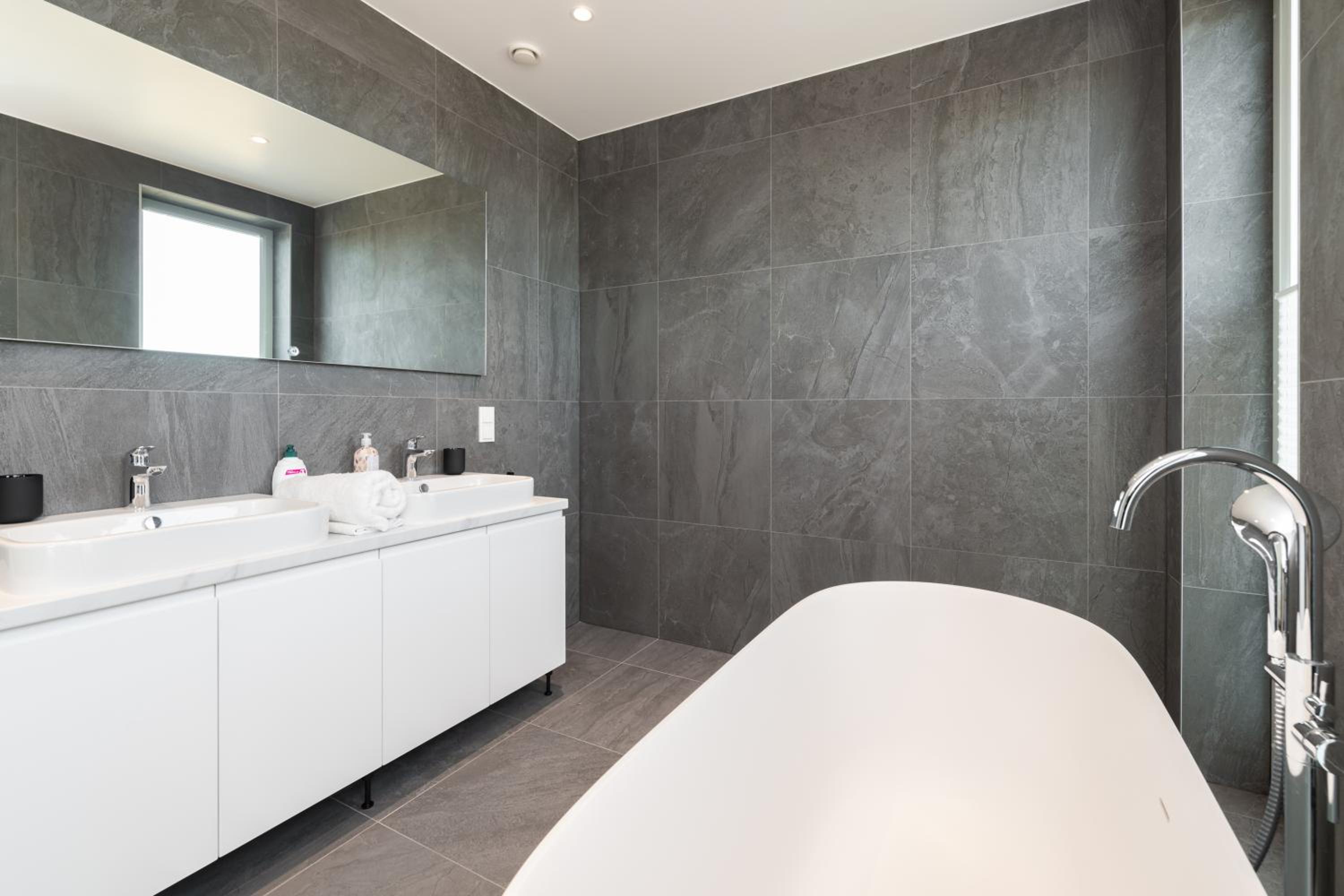 4bdr Modern and Stylish Apartment near Kadriorg with Free Parking