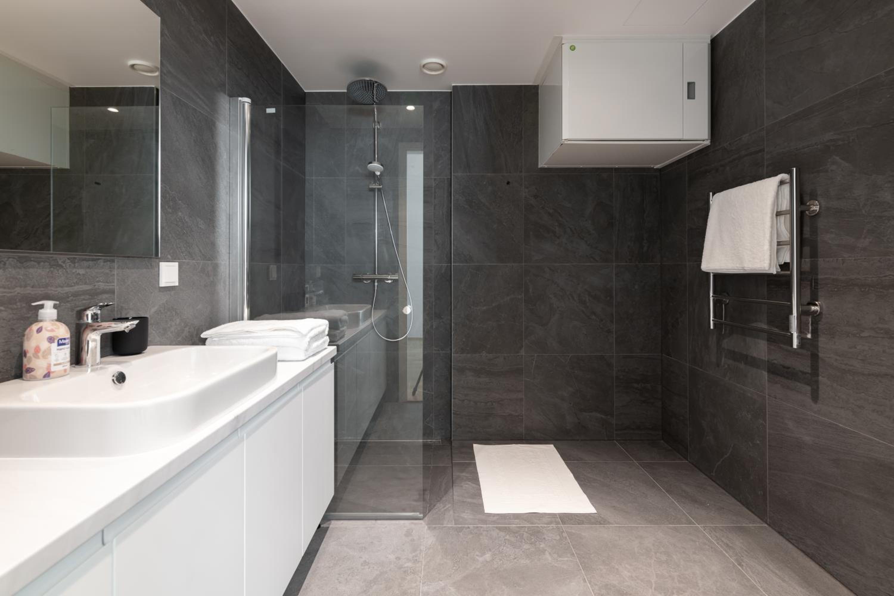 4bdr Modern and Stylish Apartment near Kadriorg with Free Parking