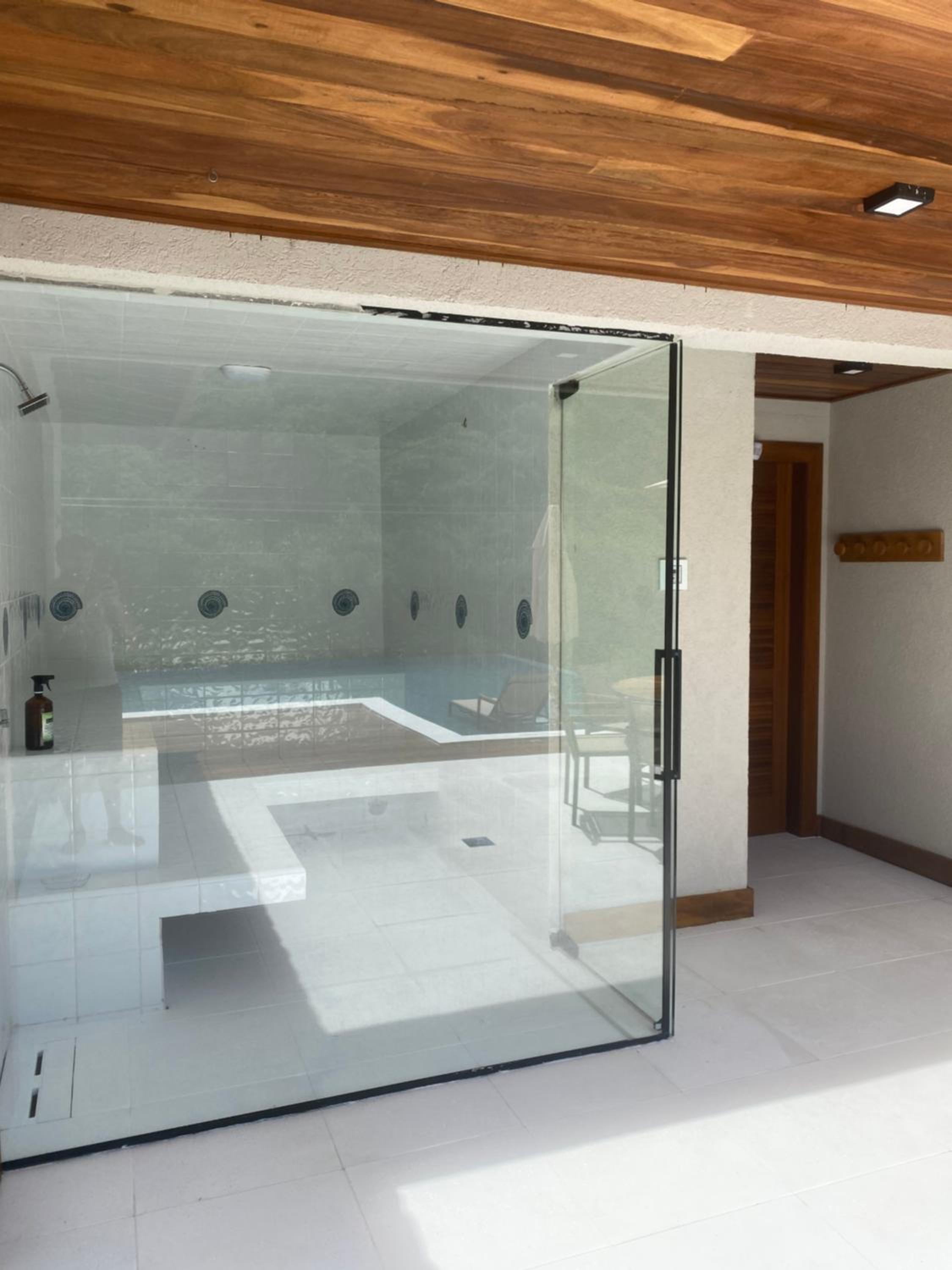 Casa alto padrão a 100 metros da praia brava