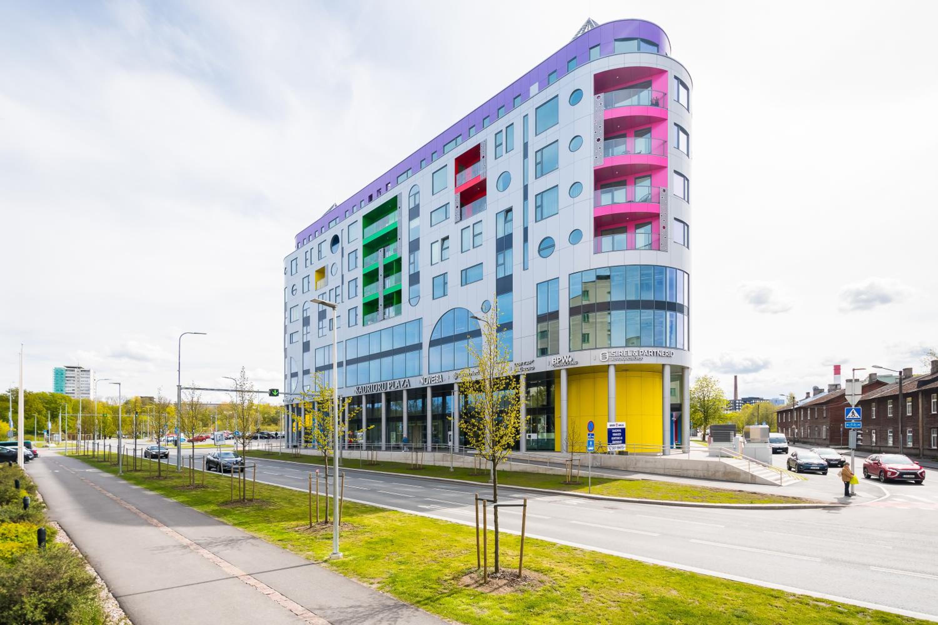 4bdr Modern and Stylish Apartment near Kadriorg with Free Parking