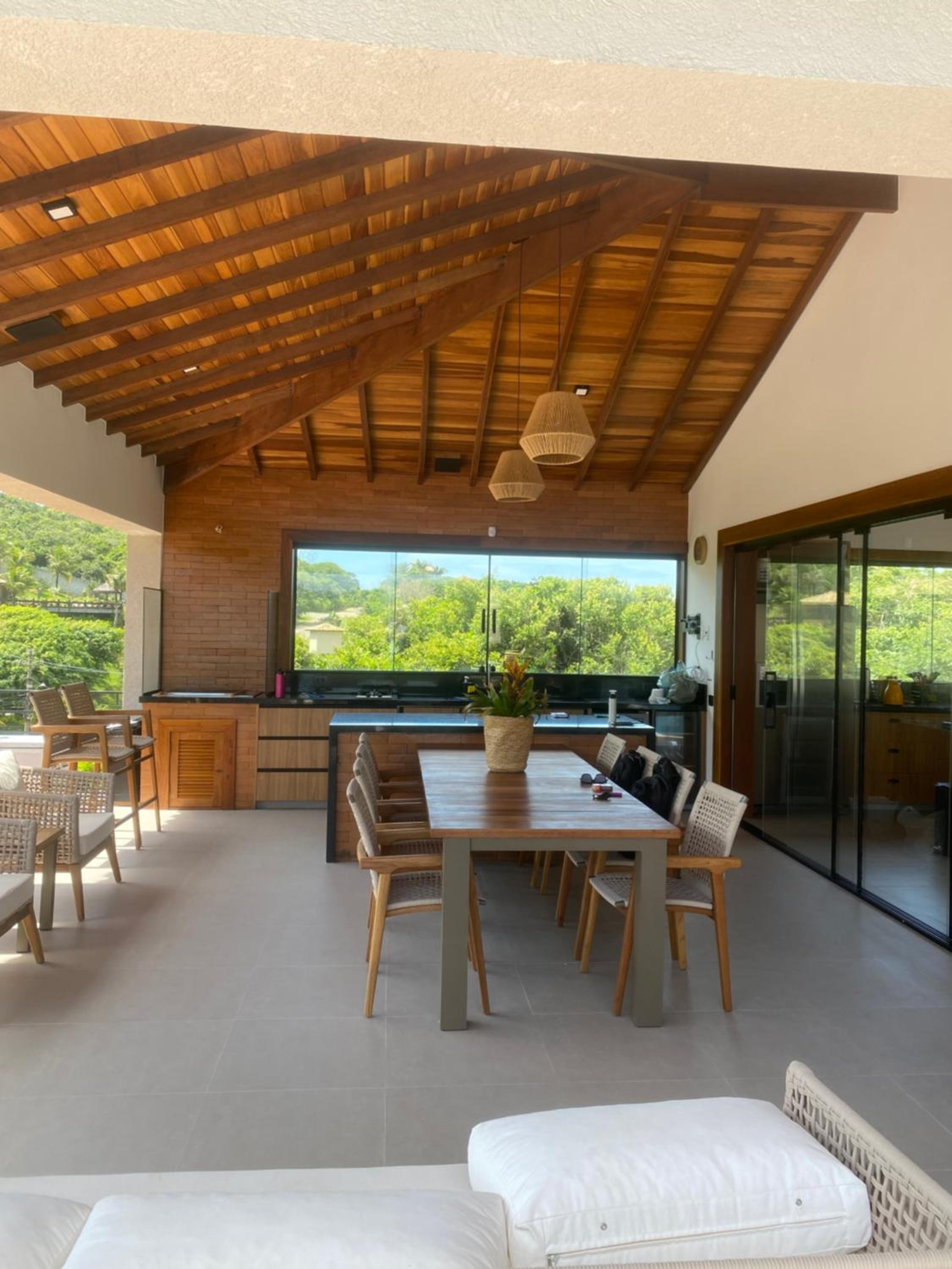 Casa alto padrão a 100 metros da praia brava