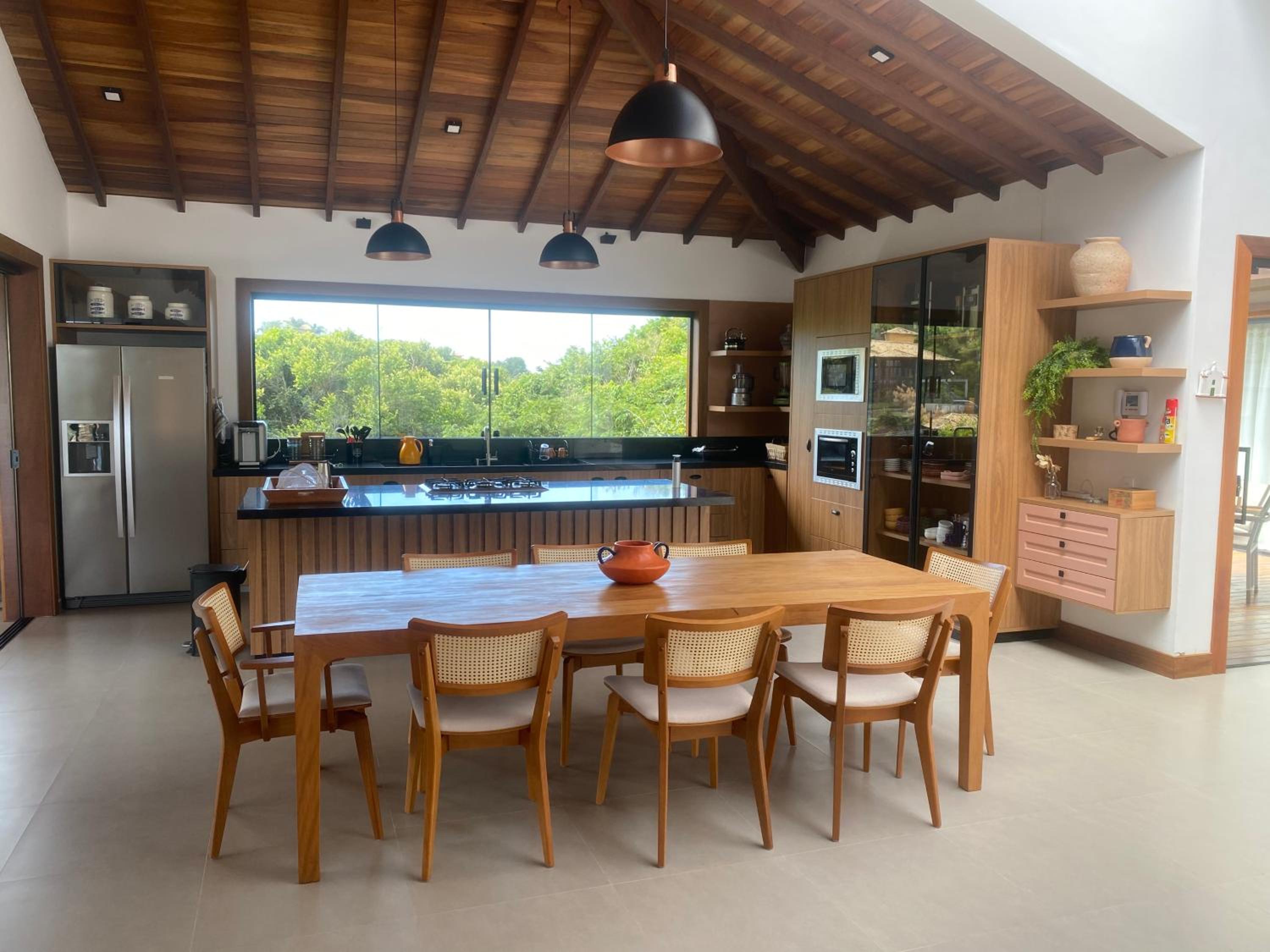 Casa alto padrão a 100 metros da praia brava