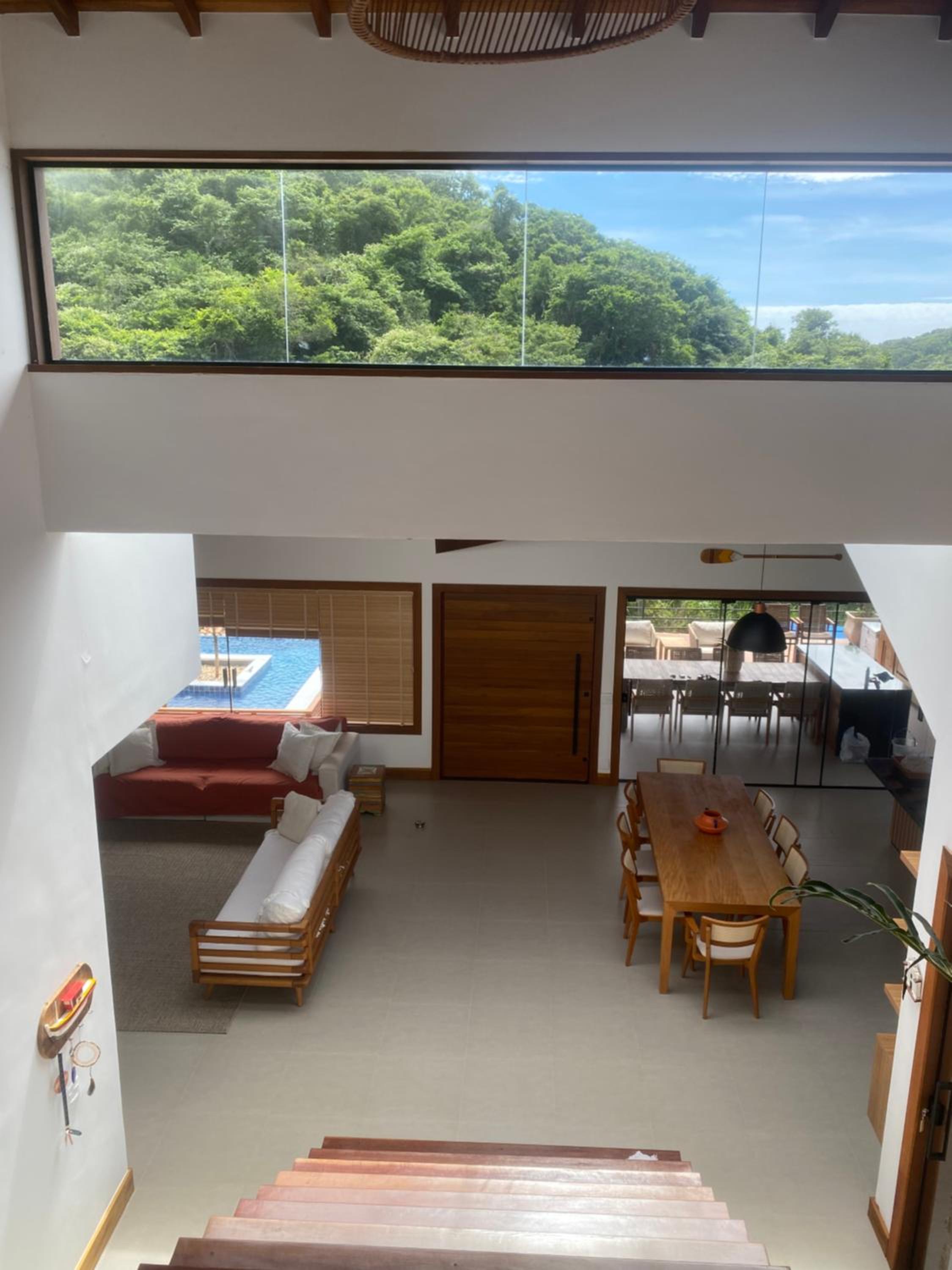 Casa alto padrão a 100 metros da praia brava