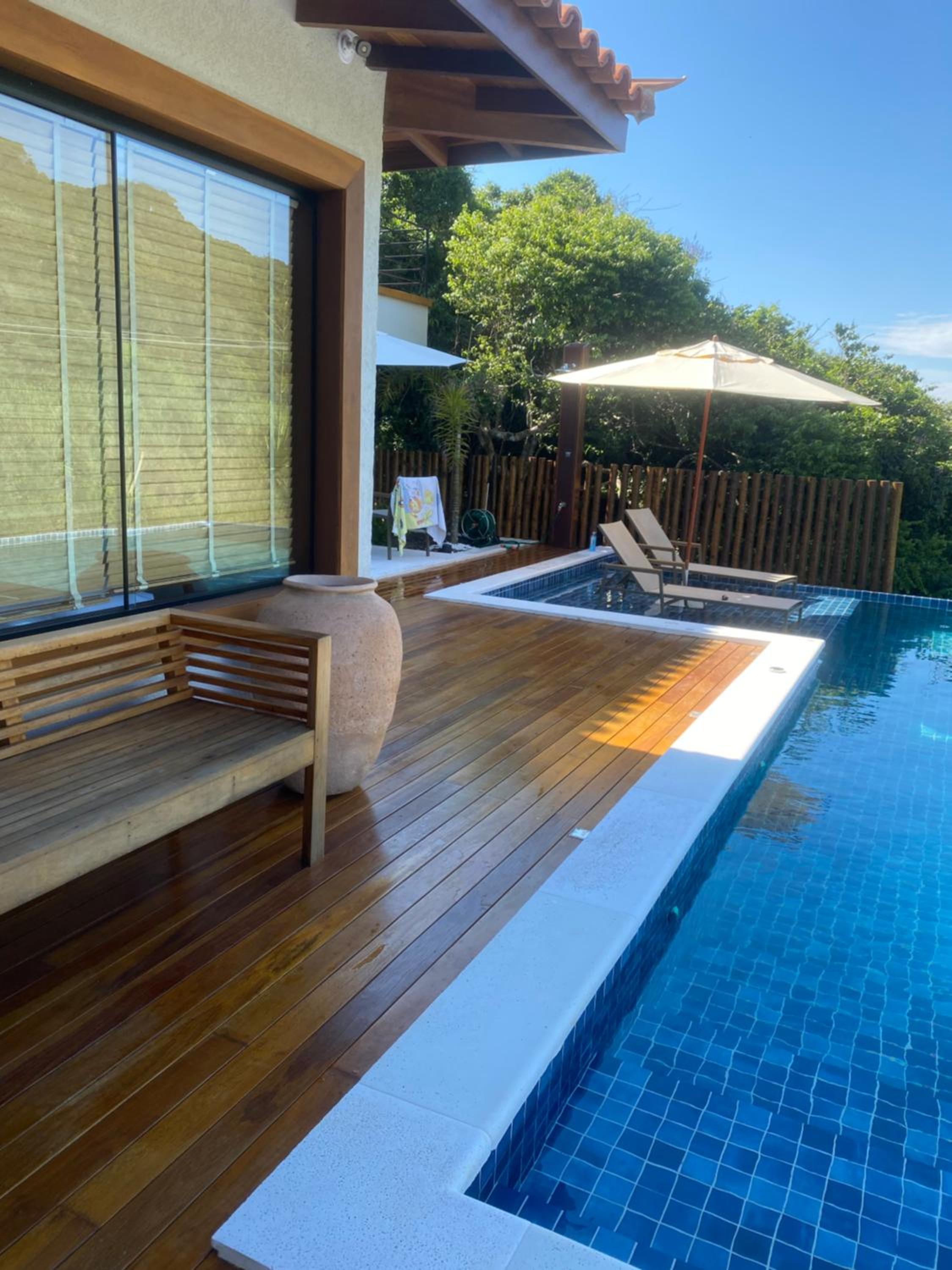 Casa alto padrão a 100 metros da praia brava