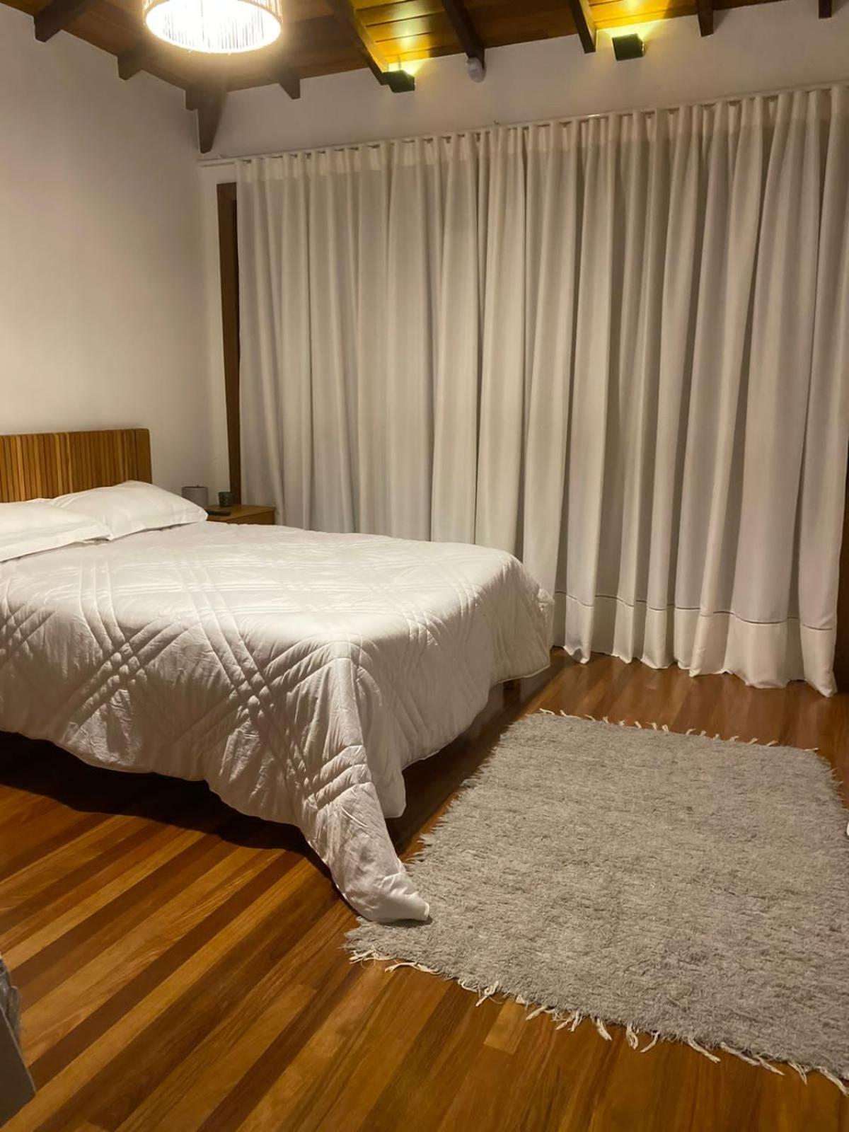 Casa alto padrão a 100 metros da praia brava