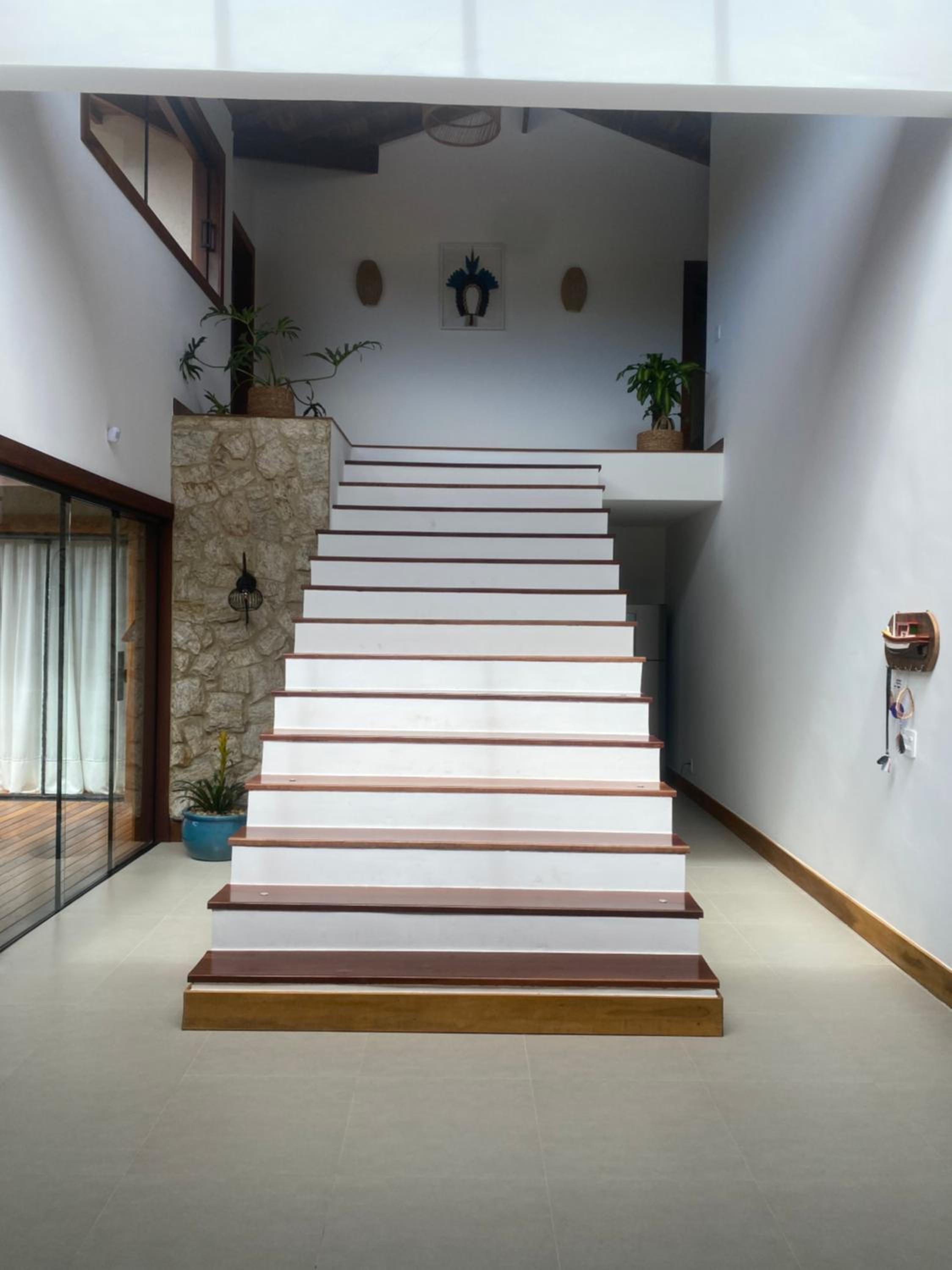 Casa alto padrão a 100 metros da praia brava