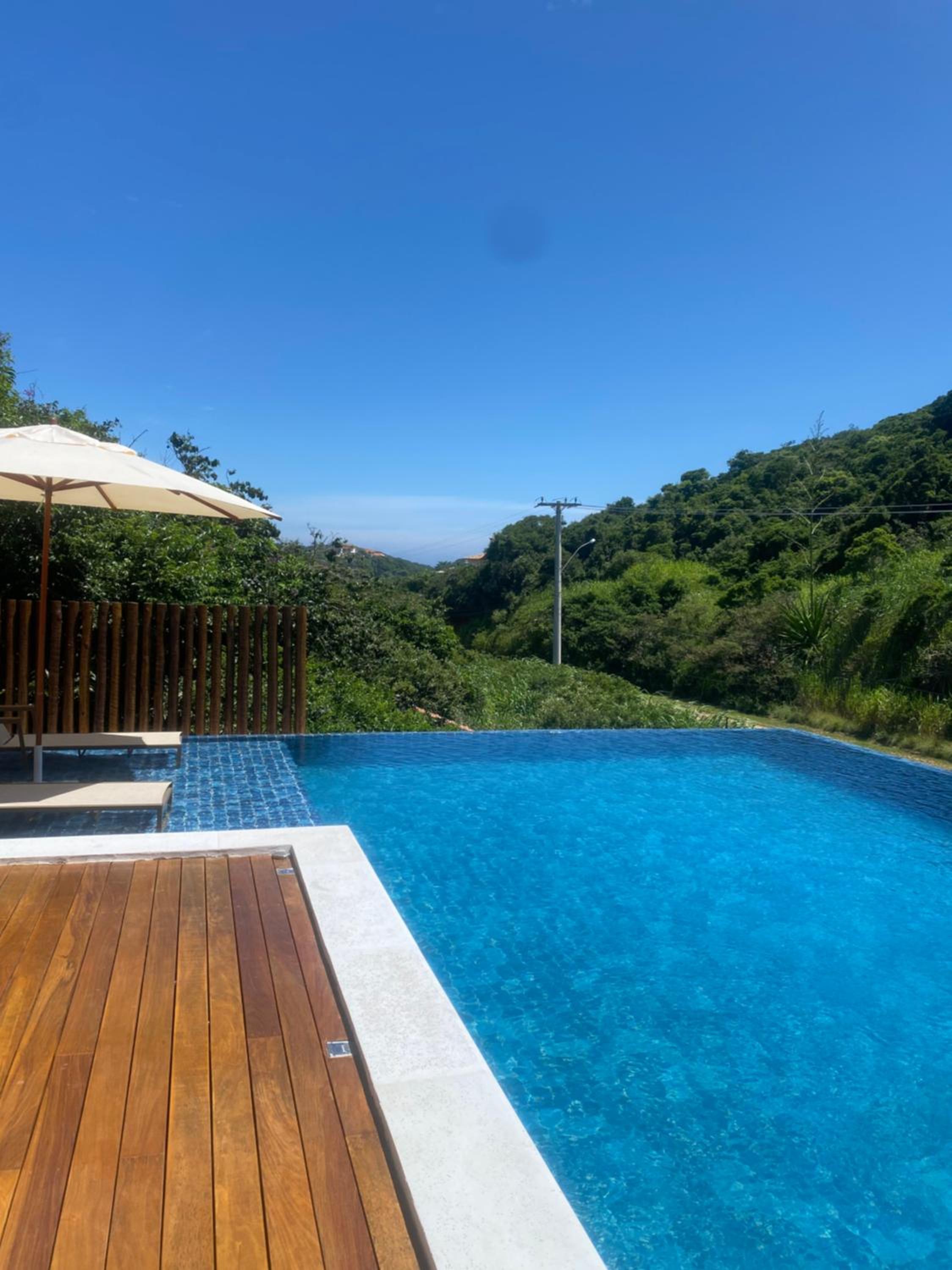Casa alto padrão a 100 metros da praia brava