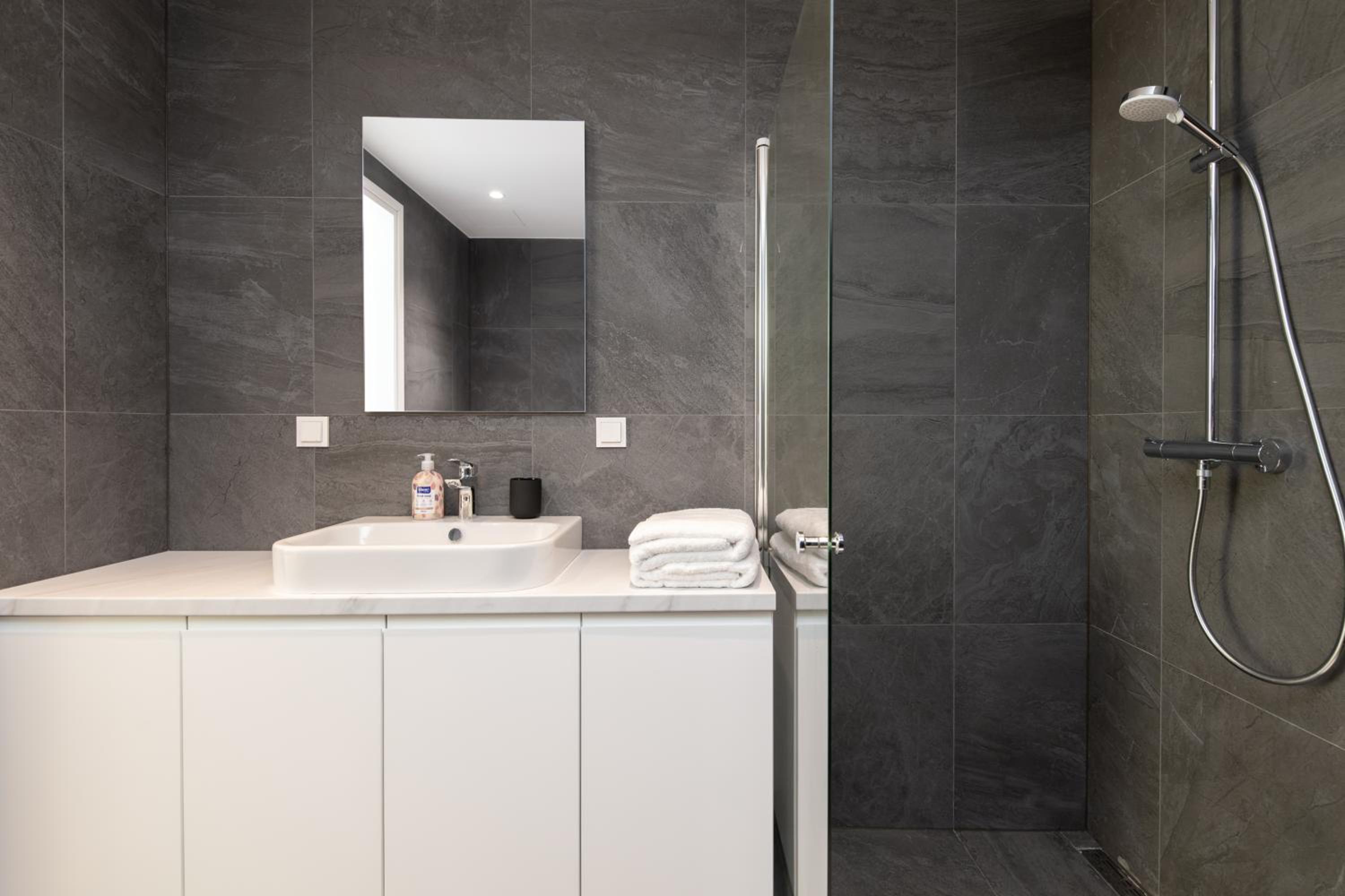 4bdr Modern and Stylish Apartment near Kadriorg with Free Parking