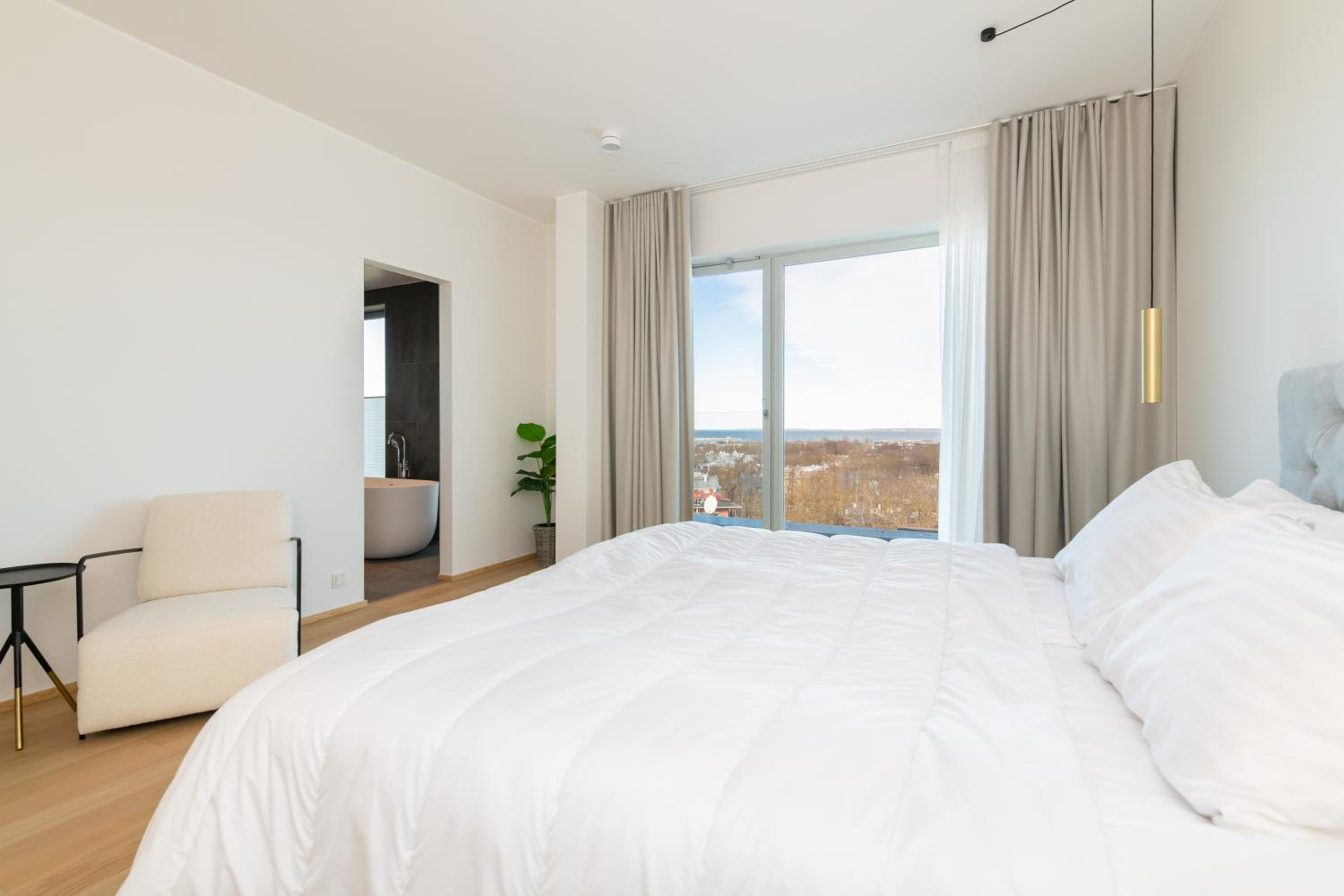 4bdr Modern and Stylish Apartment near Kadriorg with Free Parking
