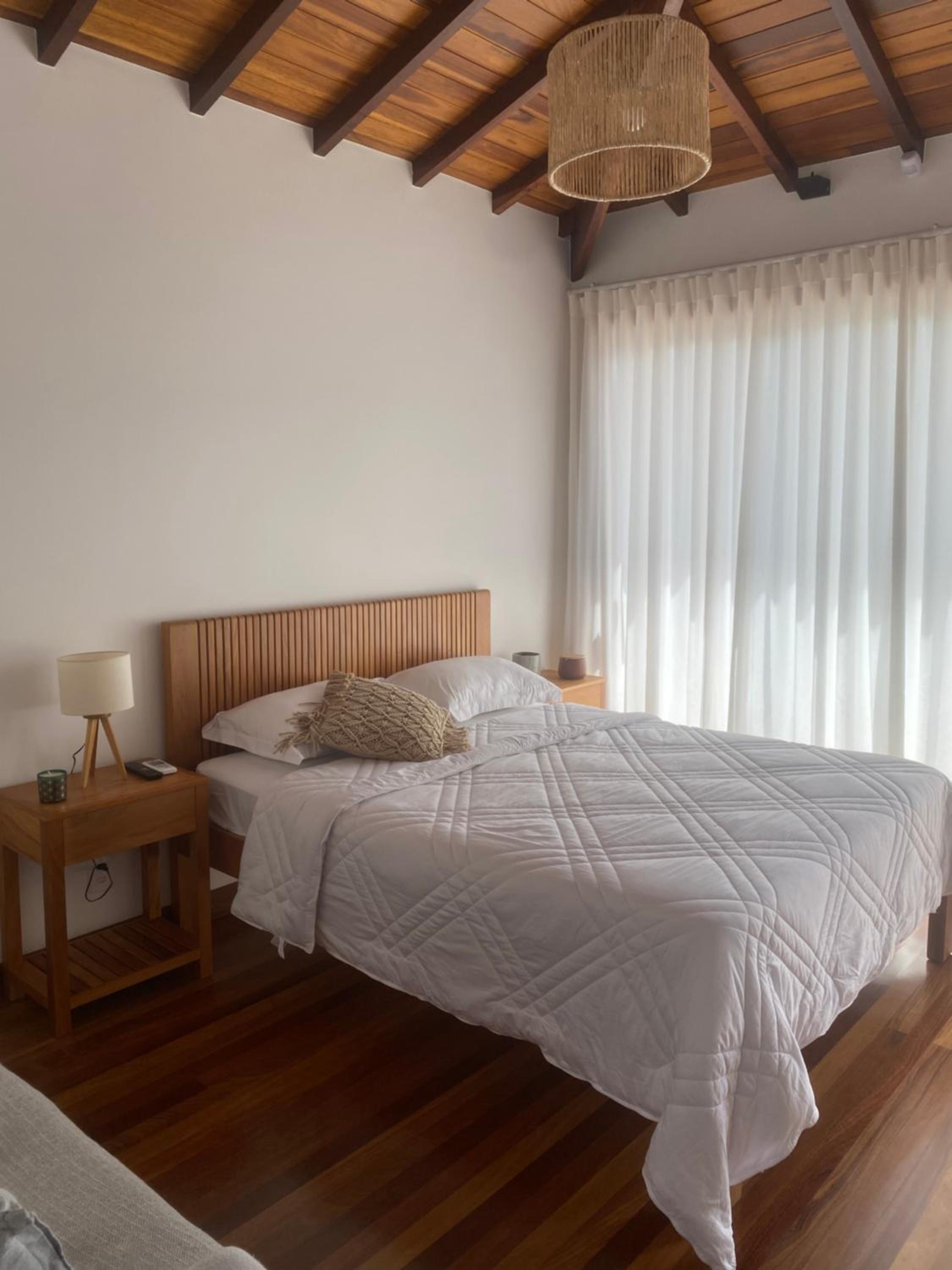 Casa alto padrão a 100 metros da praia brava