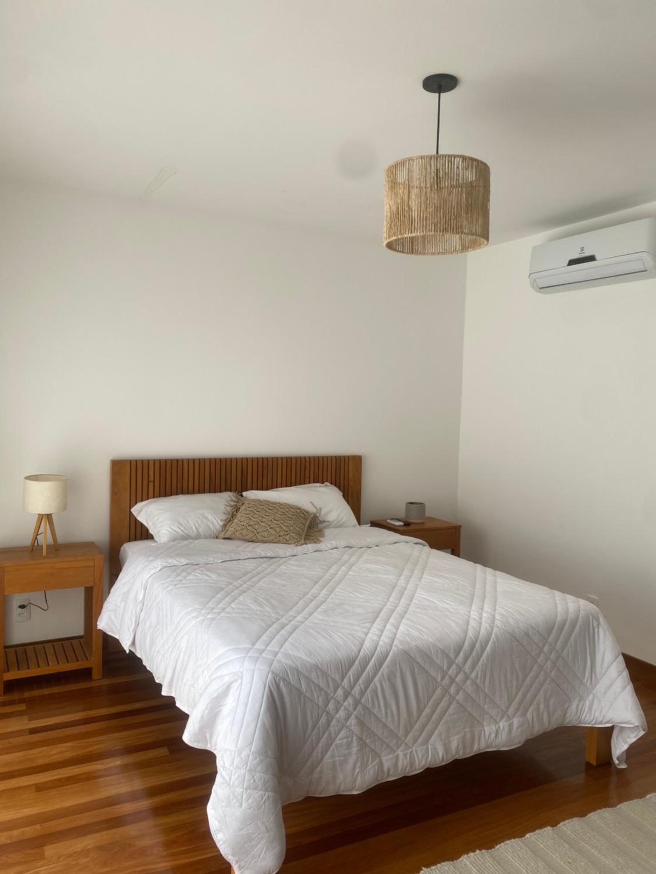 Casa alto padrão a 100 metros da praia brava