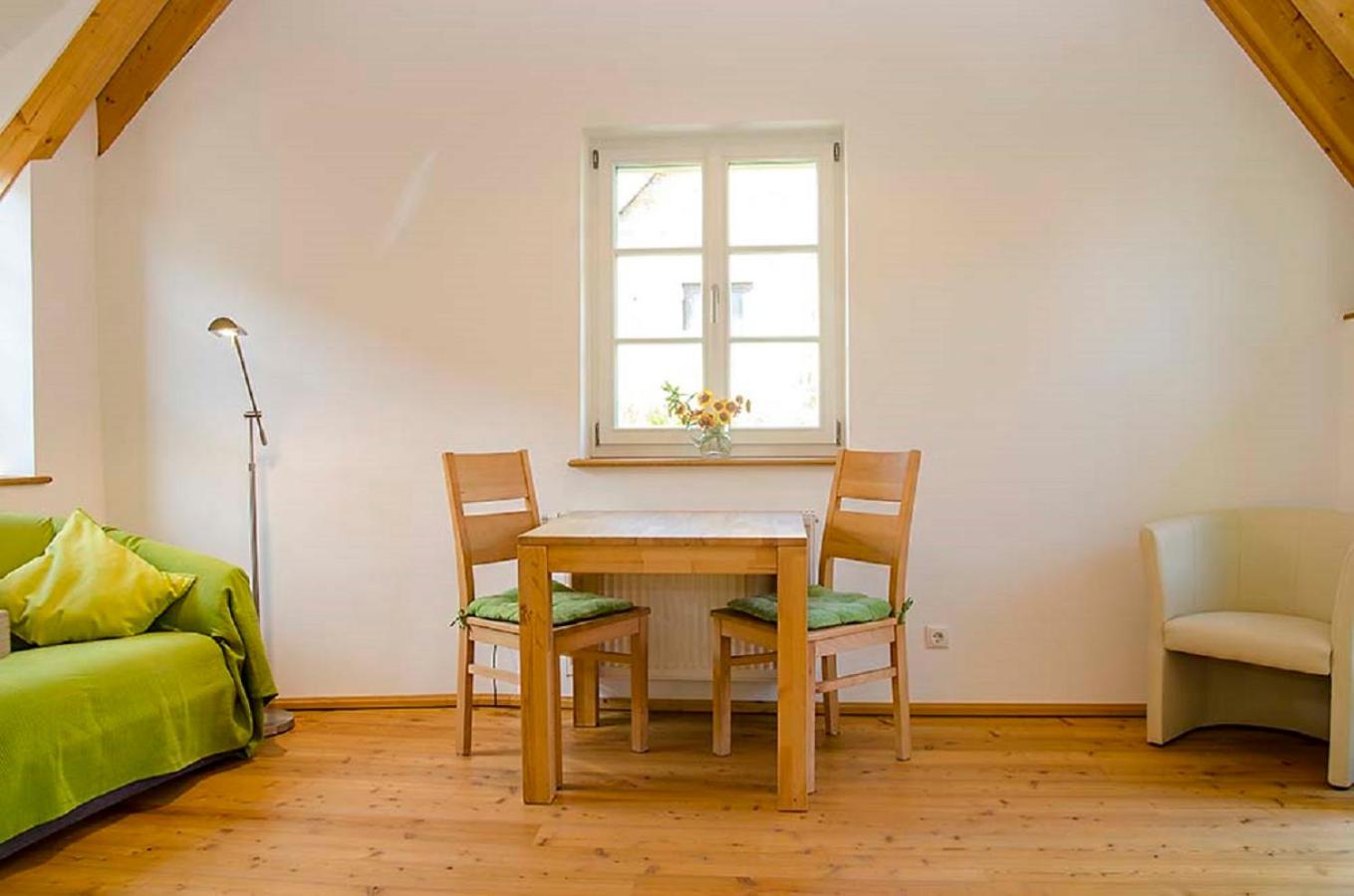 Urlaub beim Winzer - Ferienwohnung IDIG mit Balkon