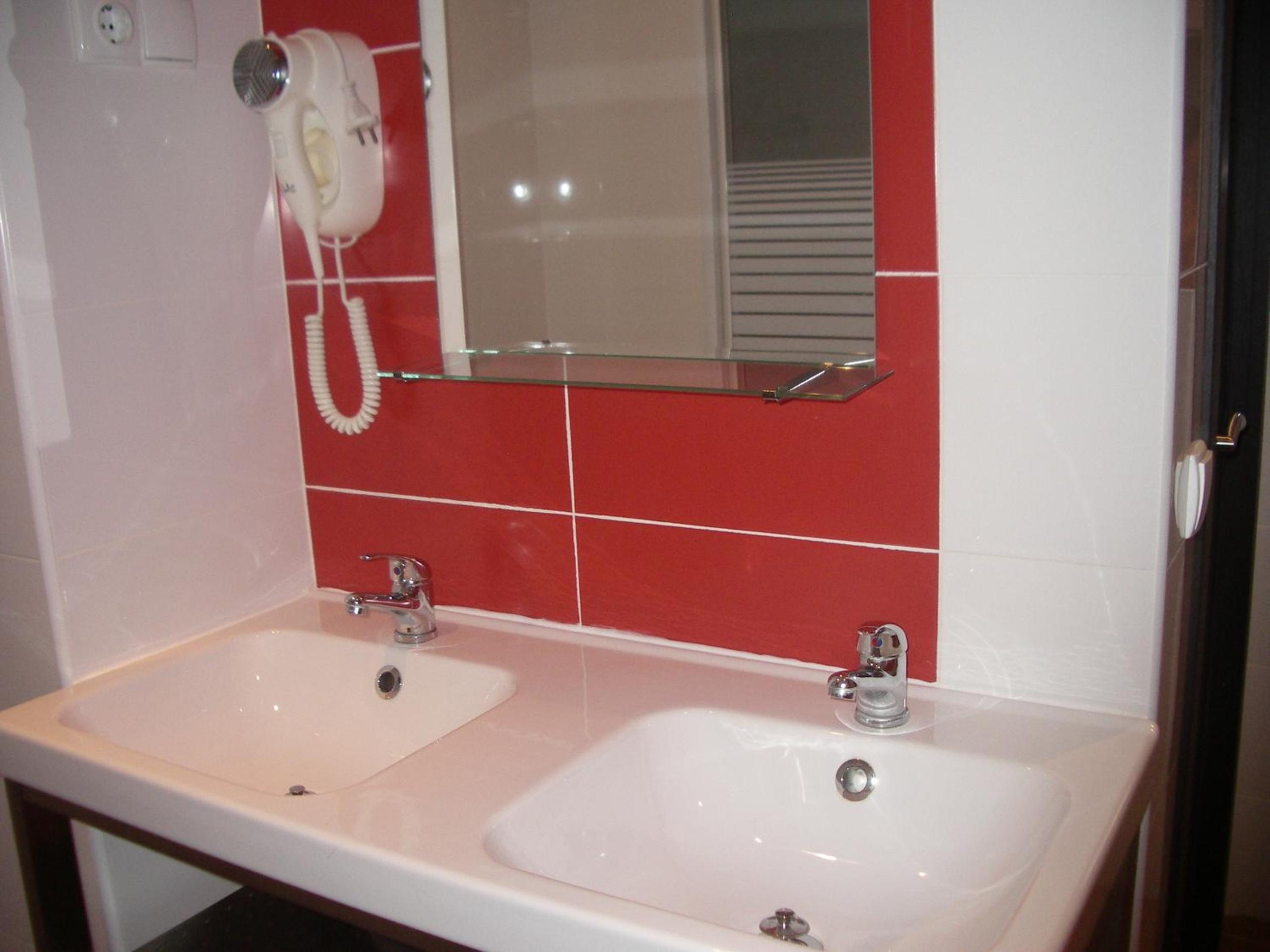 Hostel El Castillo by CABANA Rentals