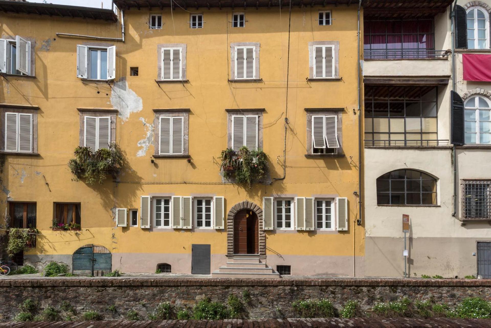Casa Janca, Find sanctuary at extraordinary rates! Luxury Smart Apartment in Central Lucca