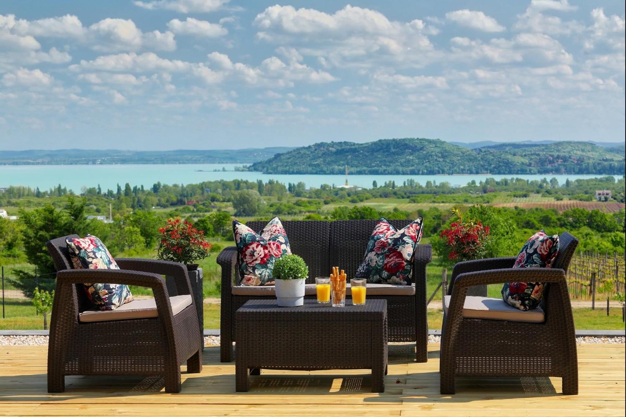 Lotti Residnece Familyar view 2