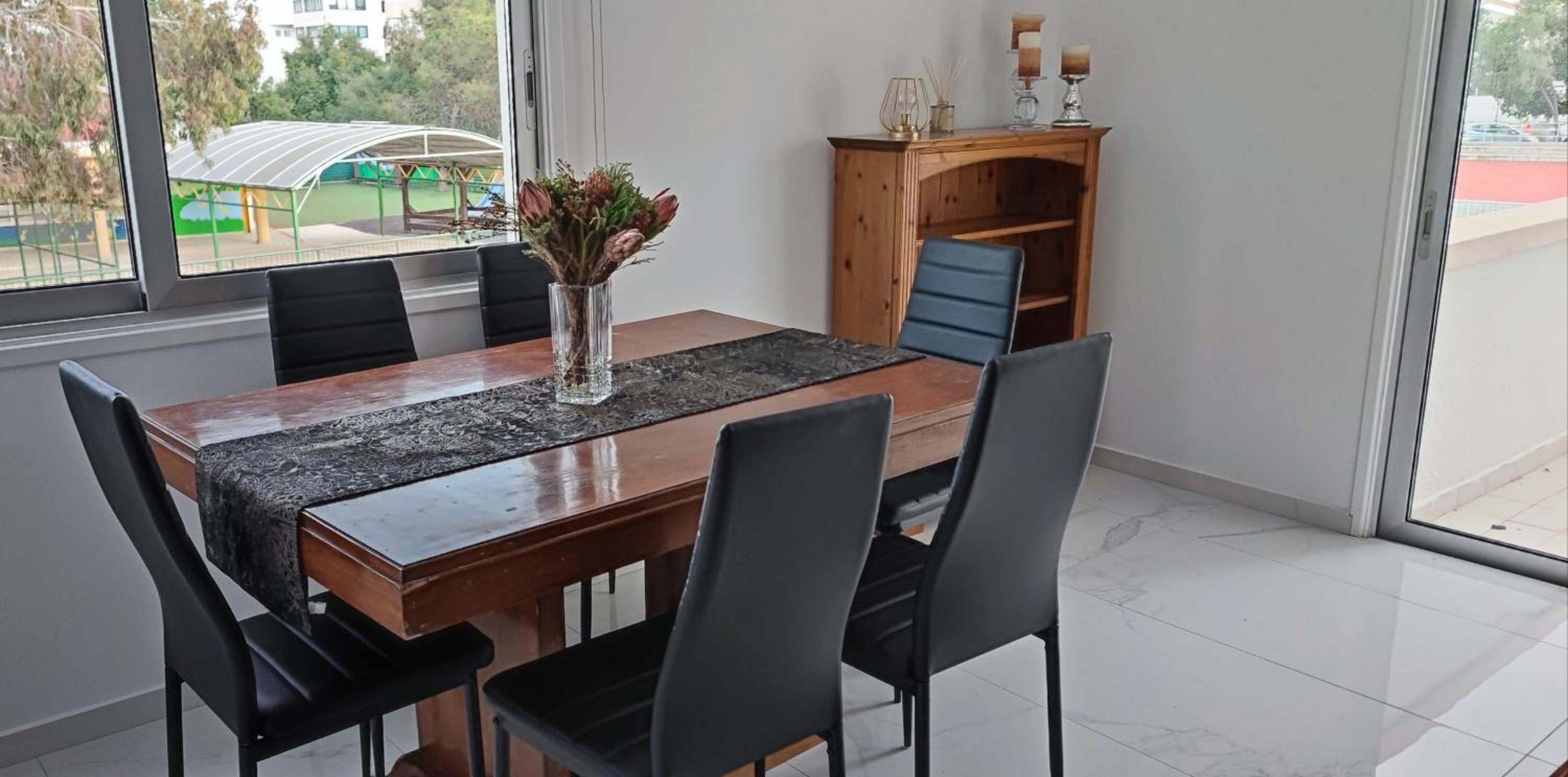 Ellas Modern Duplex City Center