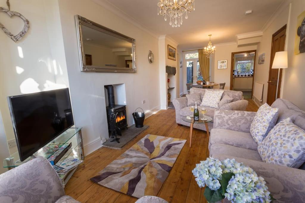 Holly Cottage