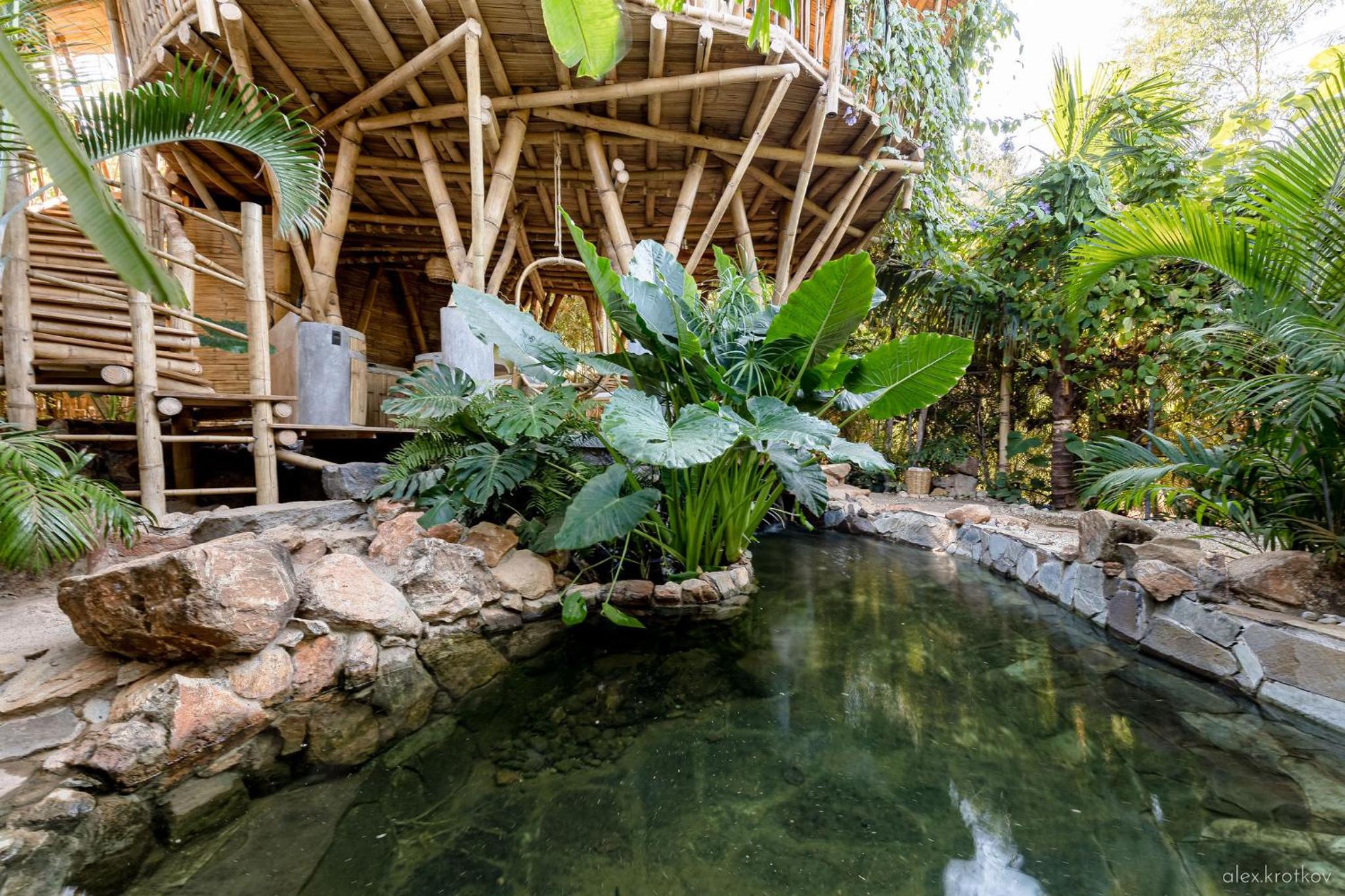 Bamboo Tree House romantic & luxury retreat view 4