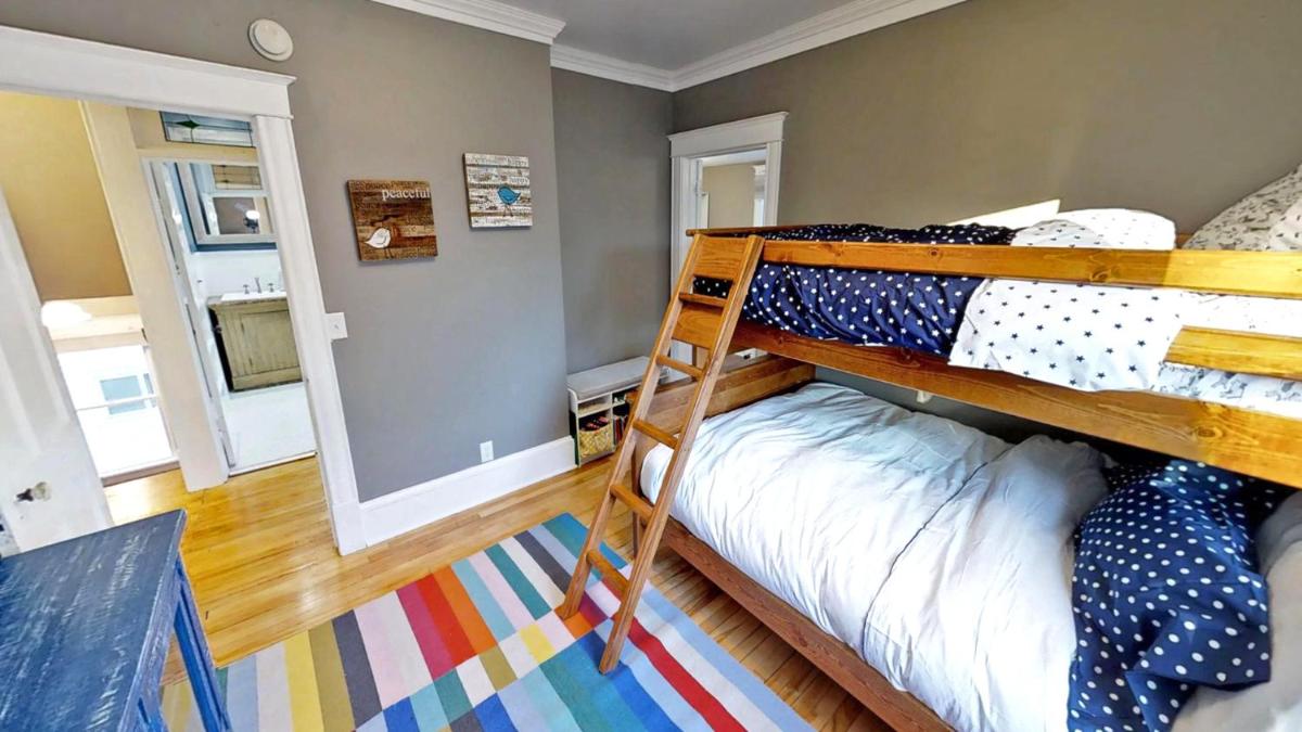 Minneapolis / St Paul Vacations - Linden Hills Luxury Charmer - Property Image 29