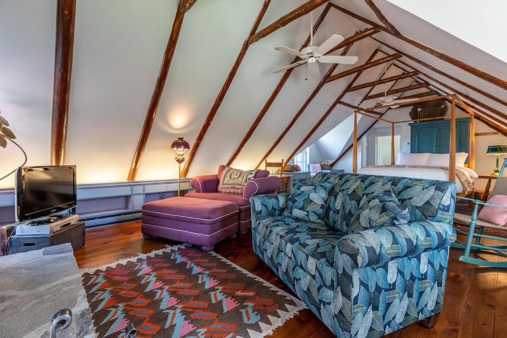 Beautiful Historic 4-Season Country Estate in Okemo Valley