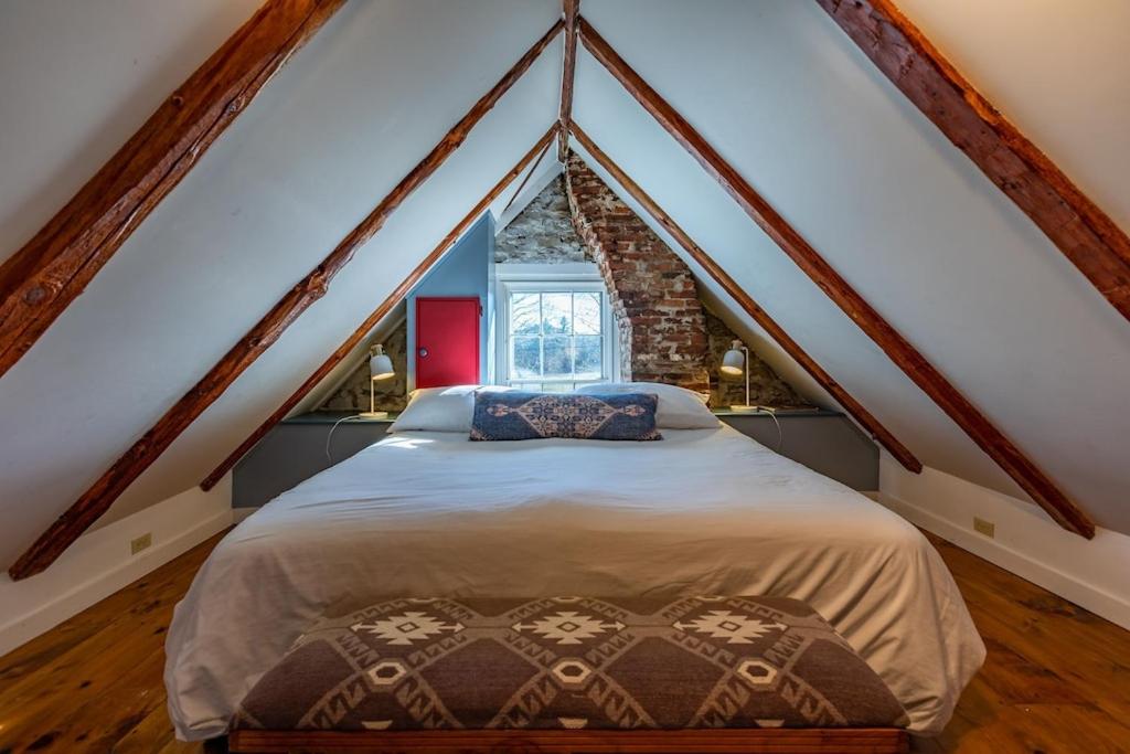 Beautiful Historic 4-Season Country Estate in Okemo Valley