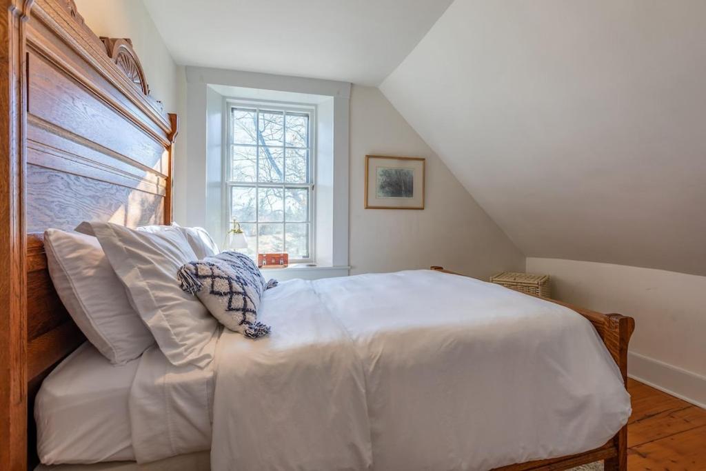 Beautiful Historic 4-Season Country Estate in Okemo Valley