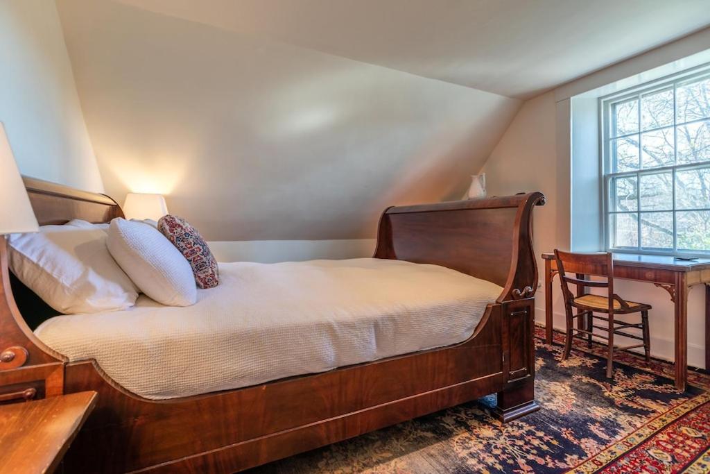 Beautiful Historic 4-Season Country Estate in Okemo Valley