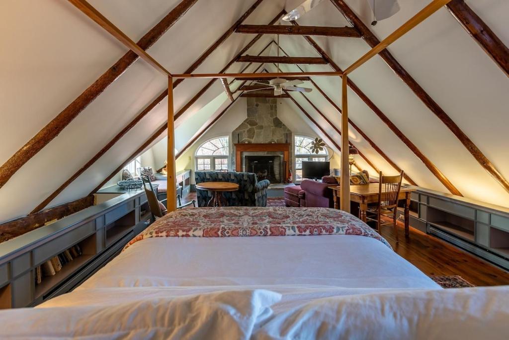 Beautiful Historic 4-Season Country Estate in Okemo Valley