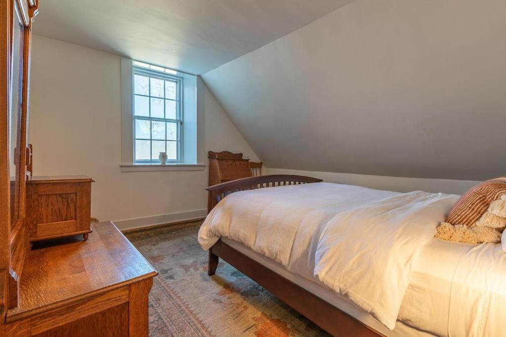 Beautiful Historic 4-Season Country Estate in Okemo Valley