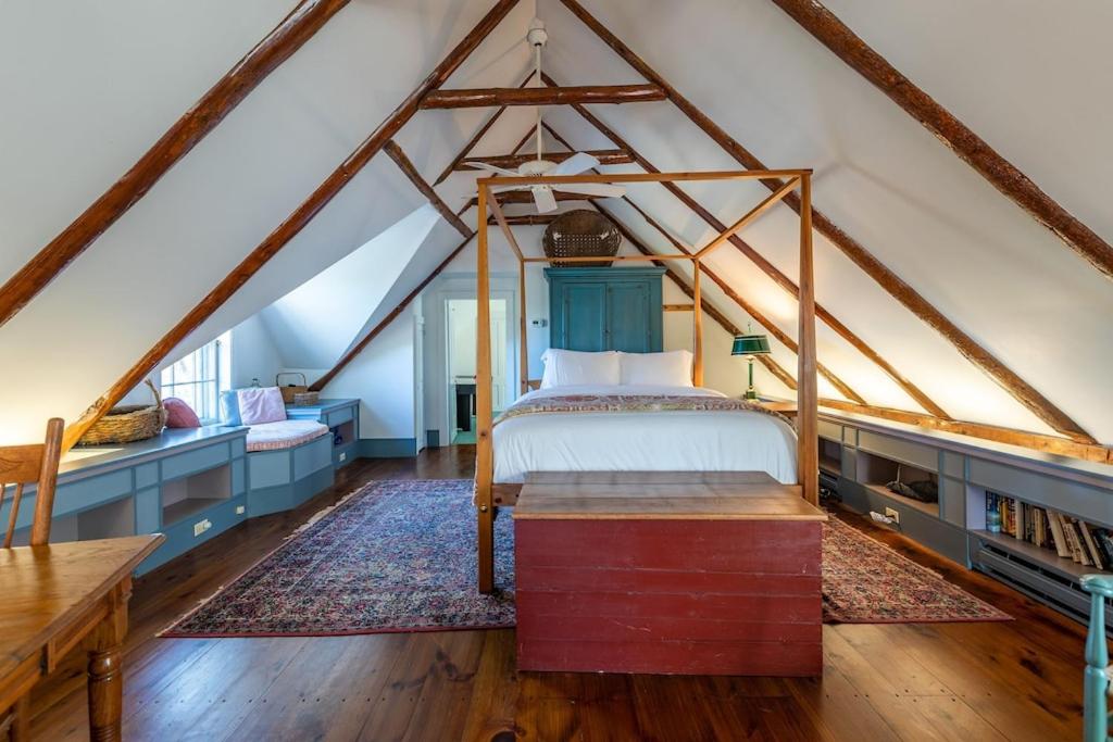 Beautiful Historic 4-Season Country Estate in Okemo Valley